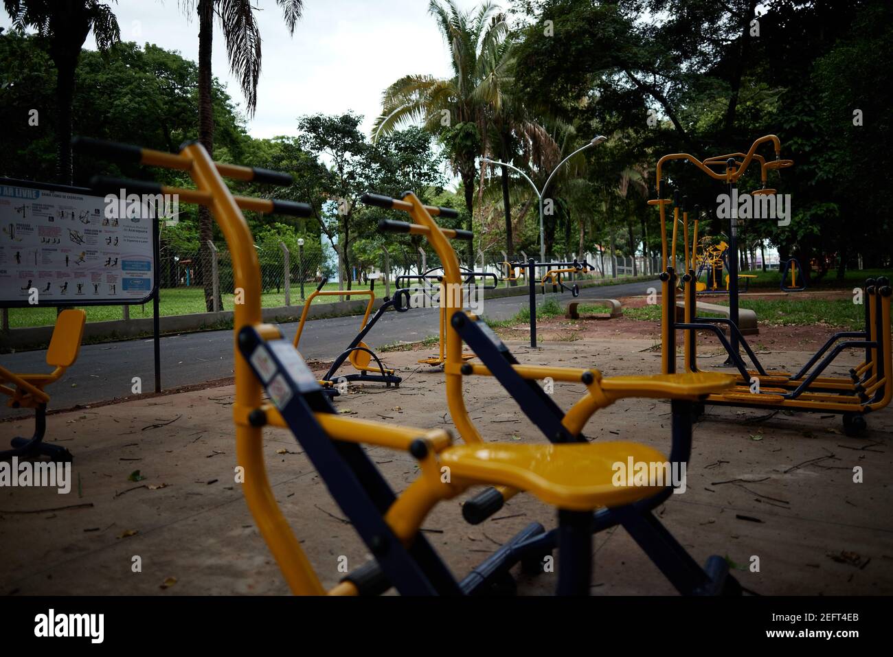 Araraquara, Sao Paulo, Brazil. 17th Feb, 2021. Central square completely empty with devices and playgrounds banned in Araraquara, Sao Paulo, Brazil, on 17 February 2021. Lockdown was decreed after the health system collapsed with 100% capacity for ICU beds and infirmary for covid-19 and 16 critically ill patients stood in line for admission. Studies have detected the presence of the Brazilian variant of the coronavirus, which transmits covid-19. Credit: Igor Do Vale/ZUMA Wire/Alamy Live News Stock Photo