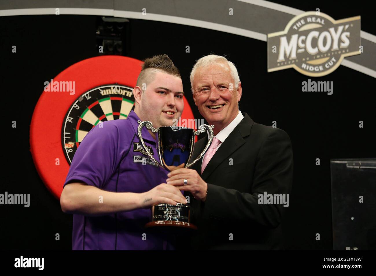 Michael Smith Darts High Resolution Stock Photography and Images - Alamy