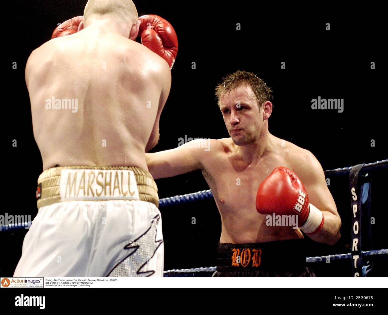 Boxing - Bob Burton vs John Boy Marshall - Barnsley Metrodome - 22/4/05 Bob  Burton (R) in acftion v John Boy Marshall (L) Mandatory Credit: Action  Images / John Sibley Stock Photo - Alamy