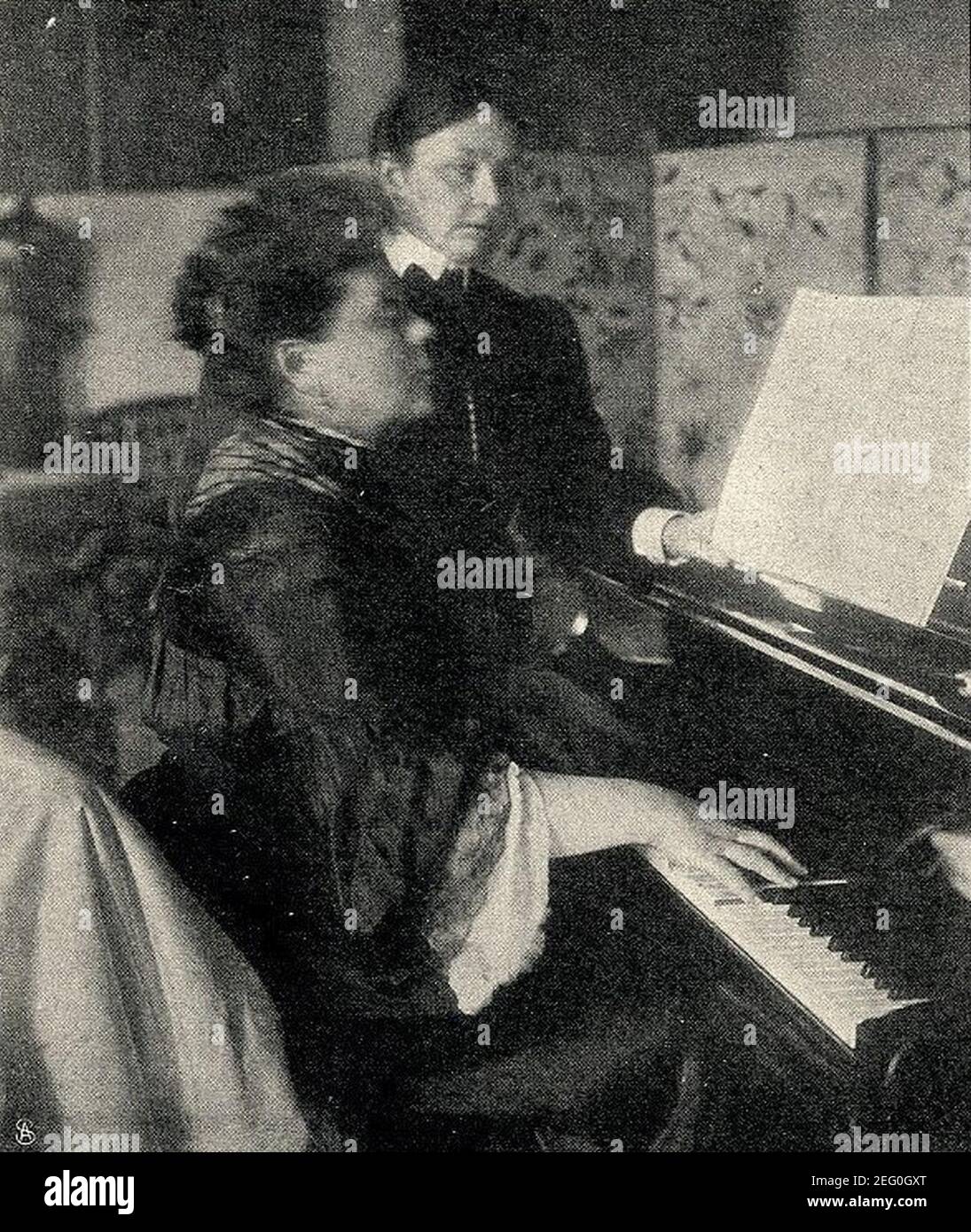 Ossip Schubin und ihre Schwester Marie Kirschner, 1905 Stock Photo - Alamy