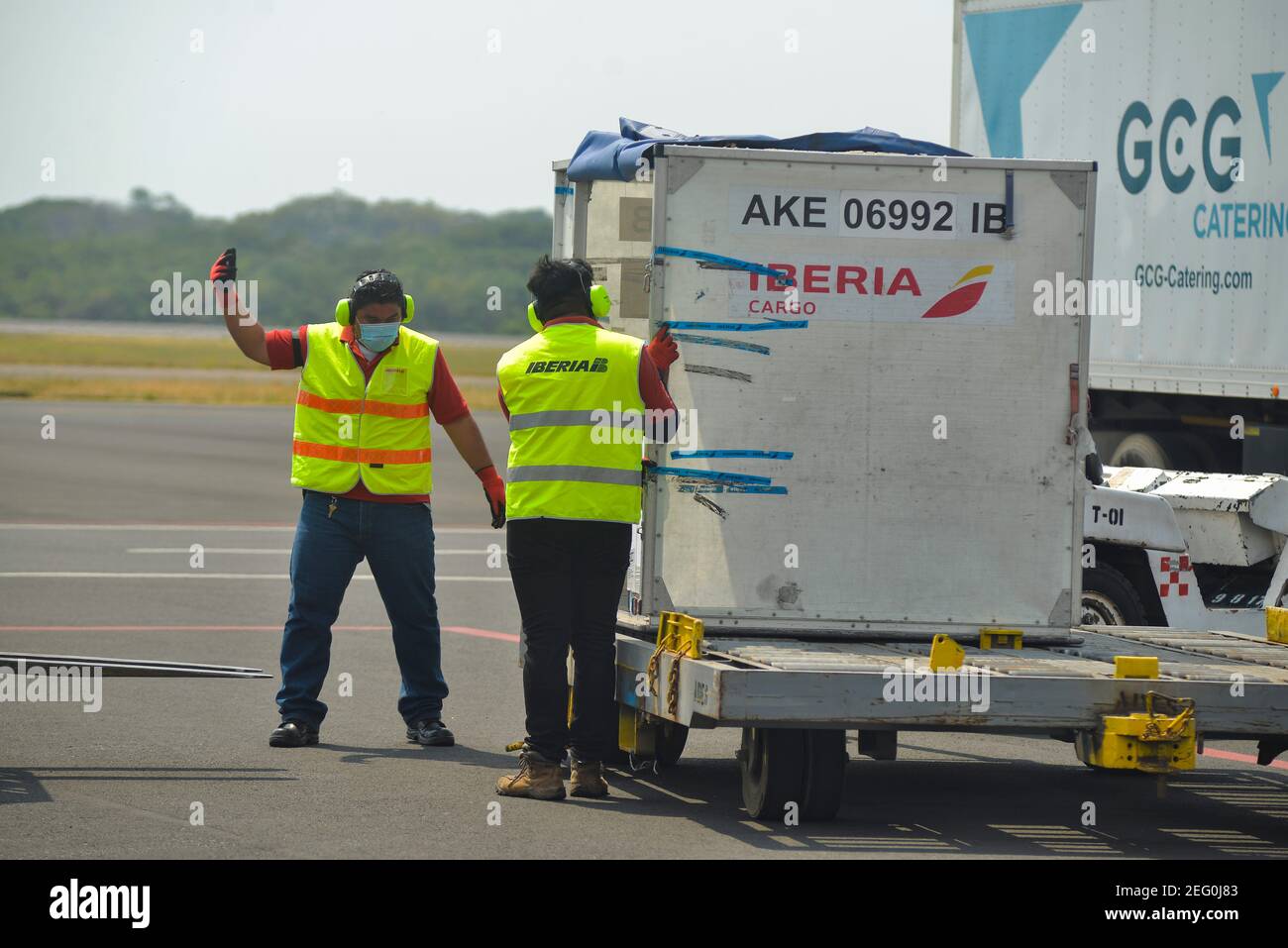 San Salvador, El Salvador. 17th Feb, 2021. An IBERIA airlines flight brought into the central American country cargo containing doses of the AstraZeneca COVID-19 vaccine.The government announced health workers will be the first to receive the vaccine. Credit: Camilo Freedman/ZUMA Wire/Alamy Live News Stock Photo
