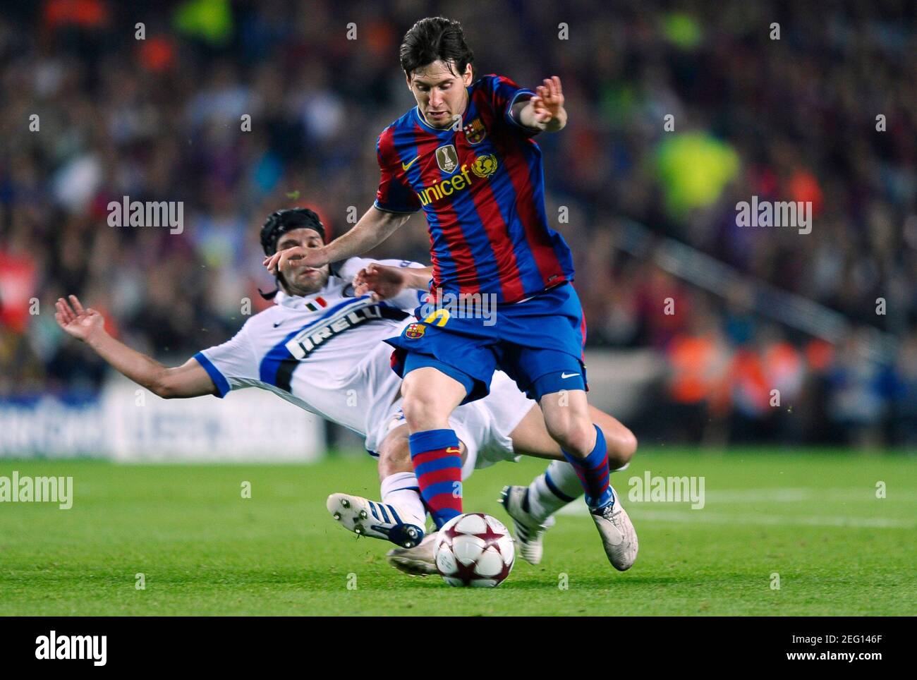 Football - FC Barcelona v Inter Milan UEFA Champions League Semi Final  Second Leg - The Nou Camp, Barcelona, Spain - 09/10 - 28/4/10 Barcelona's  Lionel Messi (R) in action with Inter