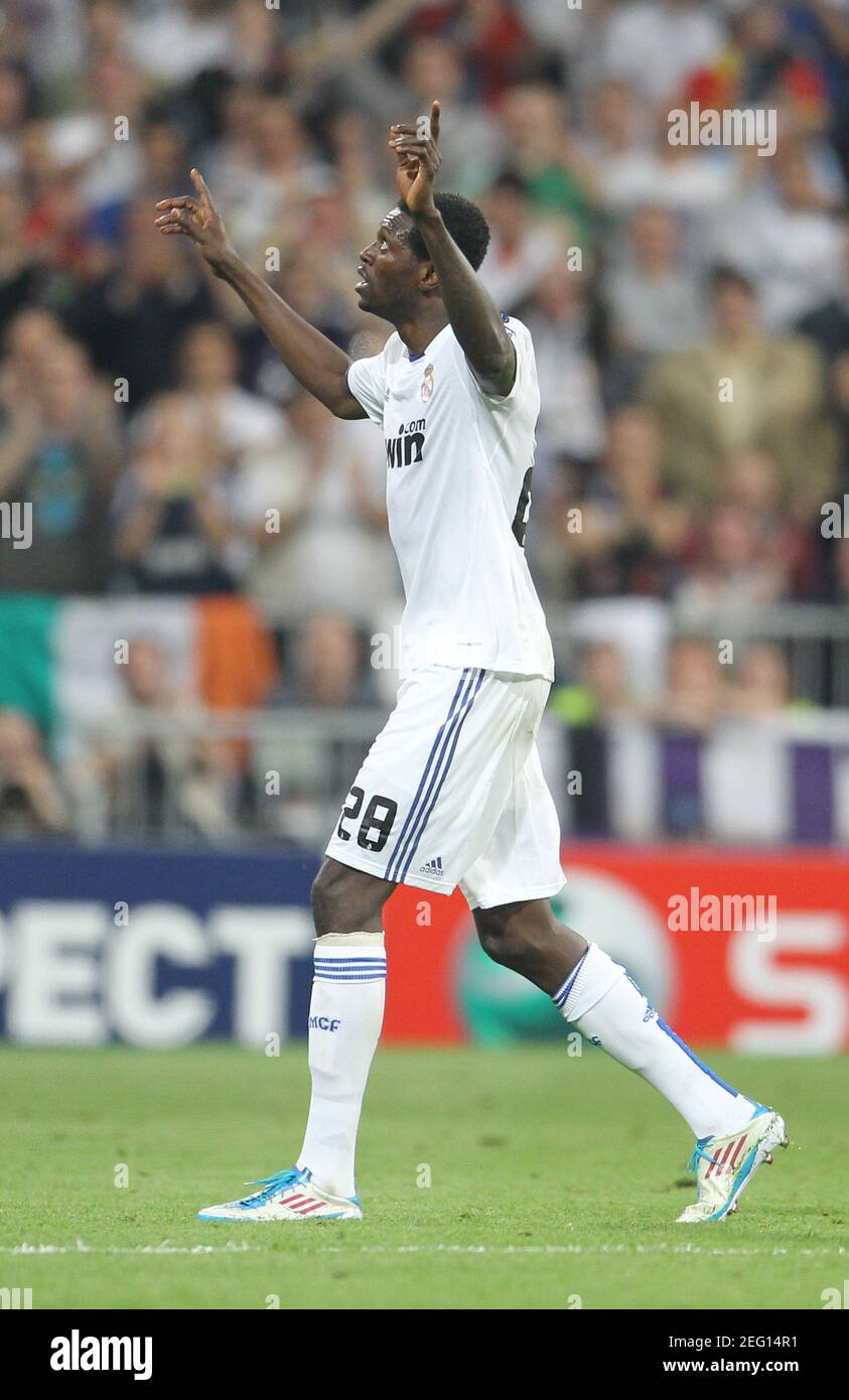 Football Real Madrid V Tottenham Hotspur Uefa Champions League Quarter Final First Leg Estadio Santiago Bernabeu Madrid Spain 10 11 5 4 11 Real Madrid S Emmanuel Adebayor Celebrates Before Being Substituted