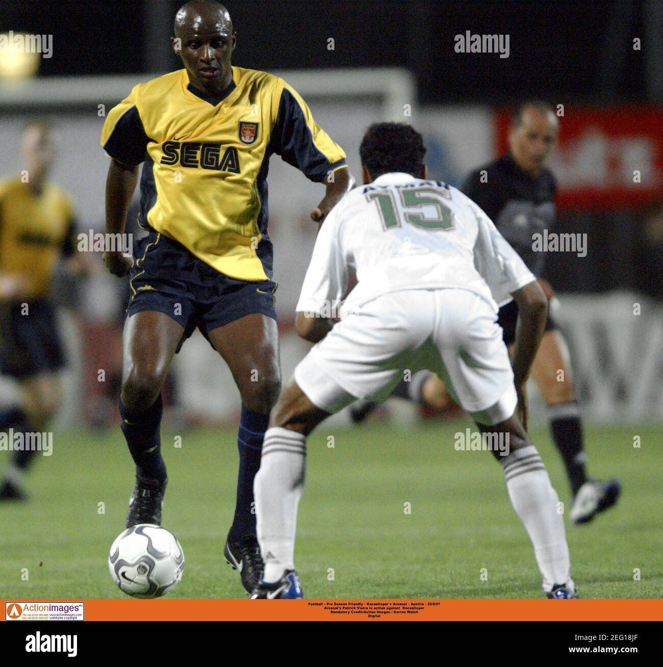 Football Pre Season Friendly Kocaelispor V Arsenal Austria 25 6 01 Arsenal S Patrick Vieira In Action Against Kocaelispor Mandatory Credit Action Images Darren Walsh Digital Stock Photo Alamy