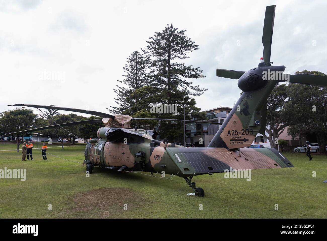 frisør Personligt Afslag Sydney, Australia. Thursday 18th February 2021. A Black Hawk helicopter is  down in Robertson Park, Watson's Bay in Sydney's eastern suburbs, after  having to make an emergency landing. The special forces helicopter