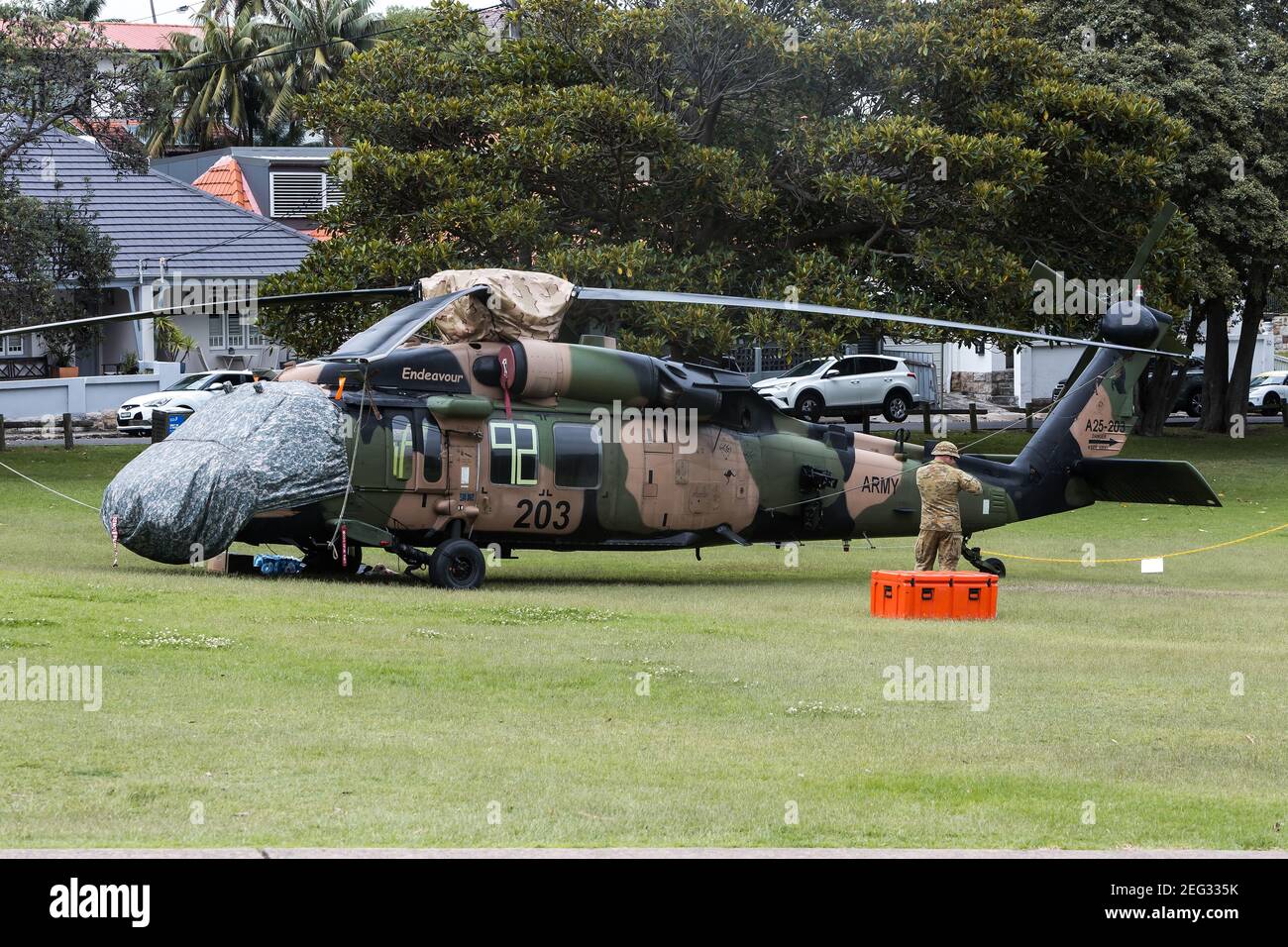 frisør Personligt Afslag Sydney, Australia. Thursday 18th February 2021. A Black Hawk helicopter is  down in Robertson Park, Watson's Bay in Sydney's eastern suburbs, after  having to make an emergency landing. The special forces helicopter