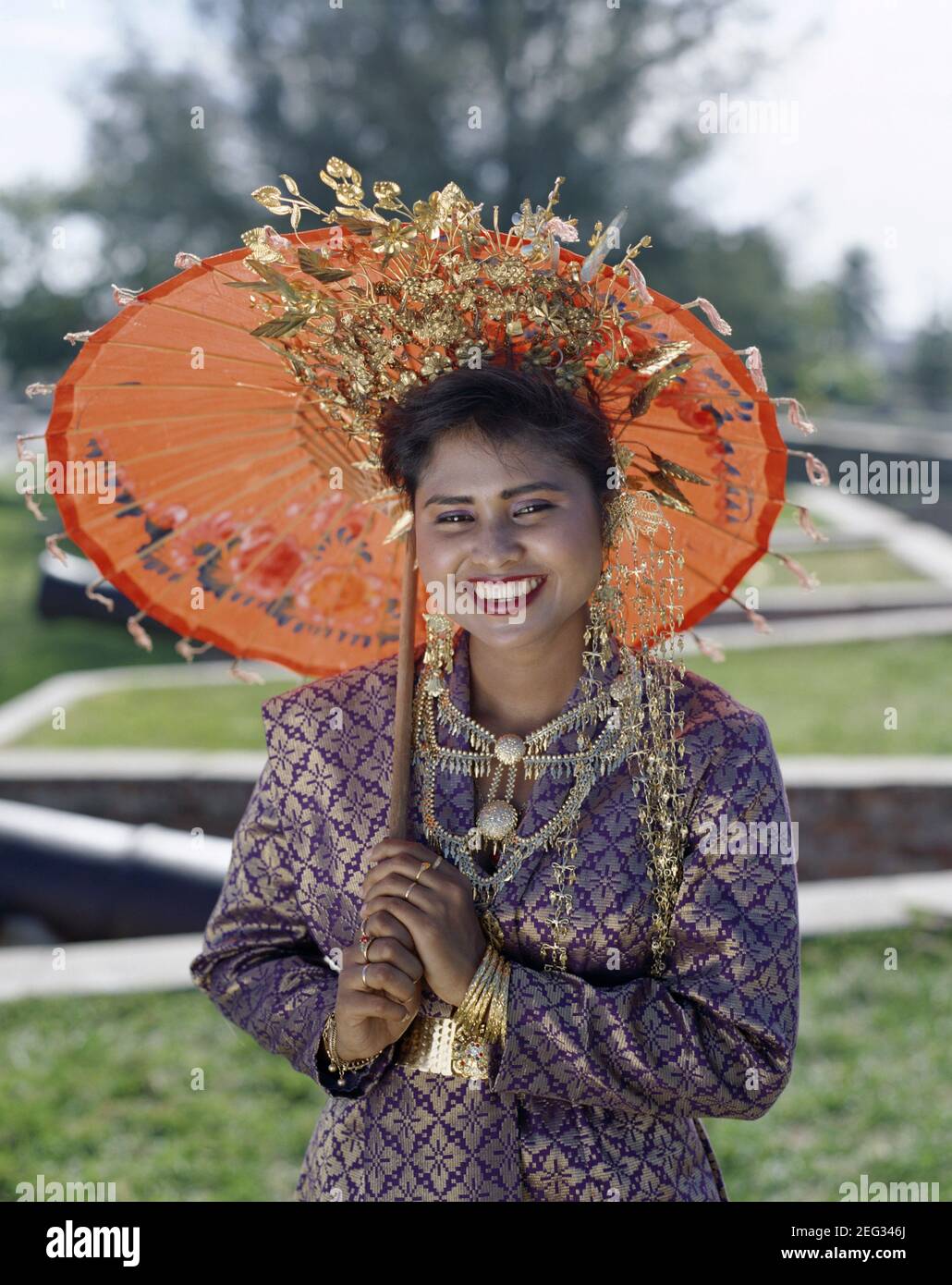 Malaysia traditional dress hi-res stock photography and images - Alamy Malaysia traditional dress hi-res stock photography and images - Alamy