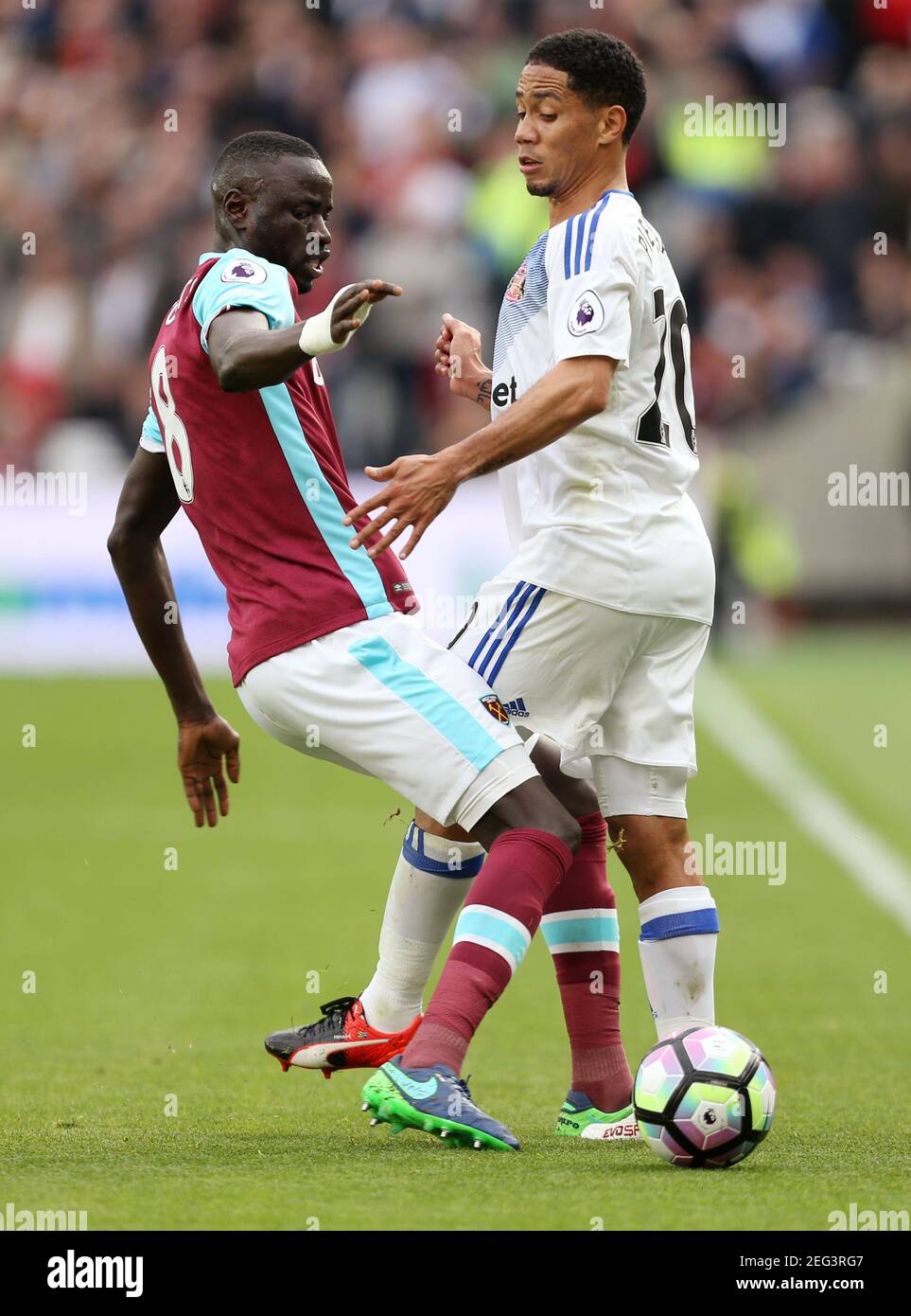 Britain Soccer Football - West Ham United v Sunderland - Premier League - London Stadium - 22/10/16 West Ham United's Cheikhou Kouyate in action with Sunderland's Steven Pienaar  Reuters / Paul Hackett Livepic EDITORIAL USE ONLY. No use with unauthorized audio, video, data, fixture lists, club/league logos or 'live' services. Online in-match use limited to 45 images, no video emulation. No use in betting, games or single club/league/player publications.  Please contact your account representative for further details. Stock Photo