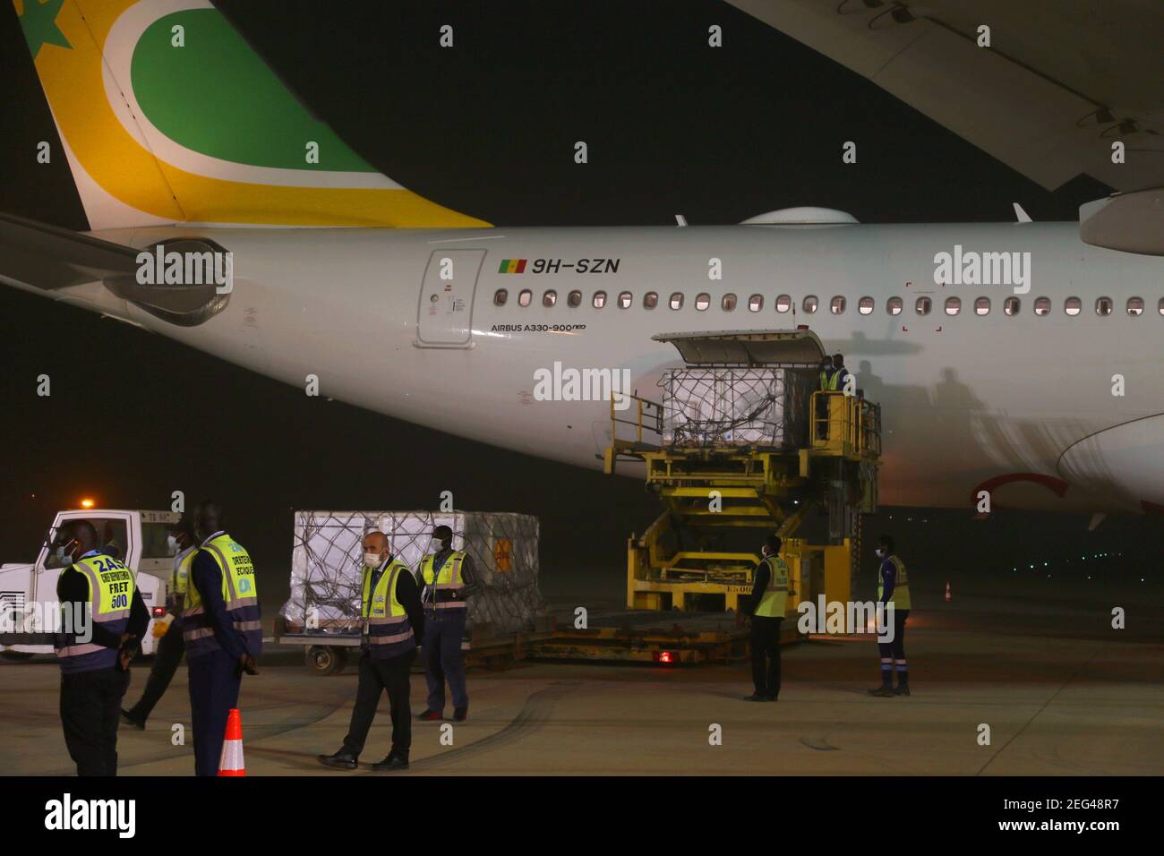 Dakar, Senegal. 17th Feb, 2021. Workers unload the first batch of China's Sinopharm COVID-19 vaccine at Blaise Diagne International Airport in Dakar, Senegal, Feb. 17, 2021. Senegal on Wednesday night received the first batch of China's Sinopharm COVID-19 vaccine. Credit: Xing Jianqiao/Xinhua/Alamy Live News Stock Photo