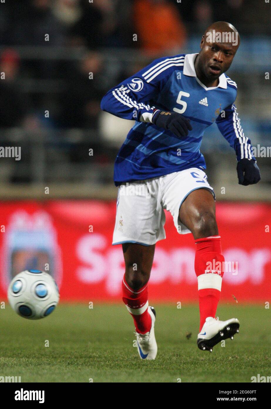 Football Stock 11 2 09 William Gallas France Mandatory Credit Action Images Andrew Couldridge Stock Photo Alamy