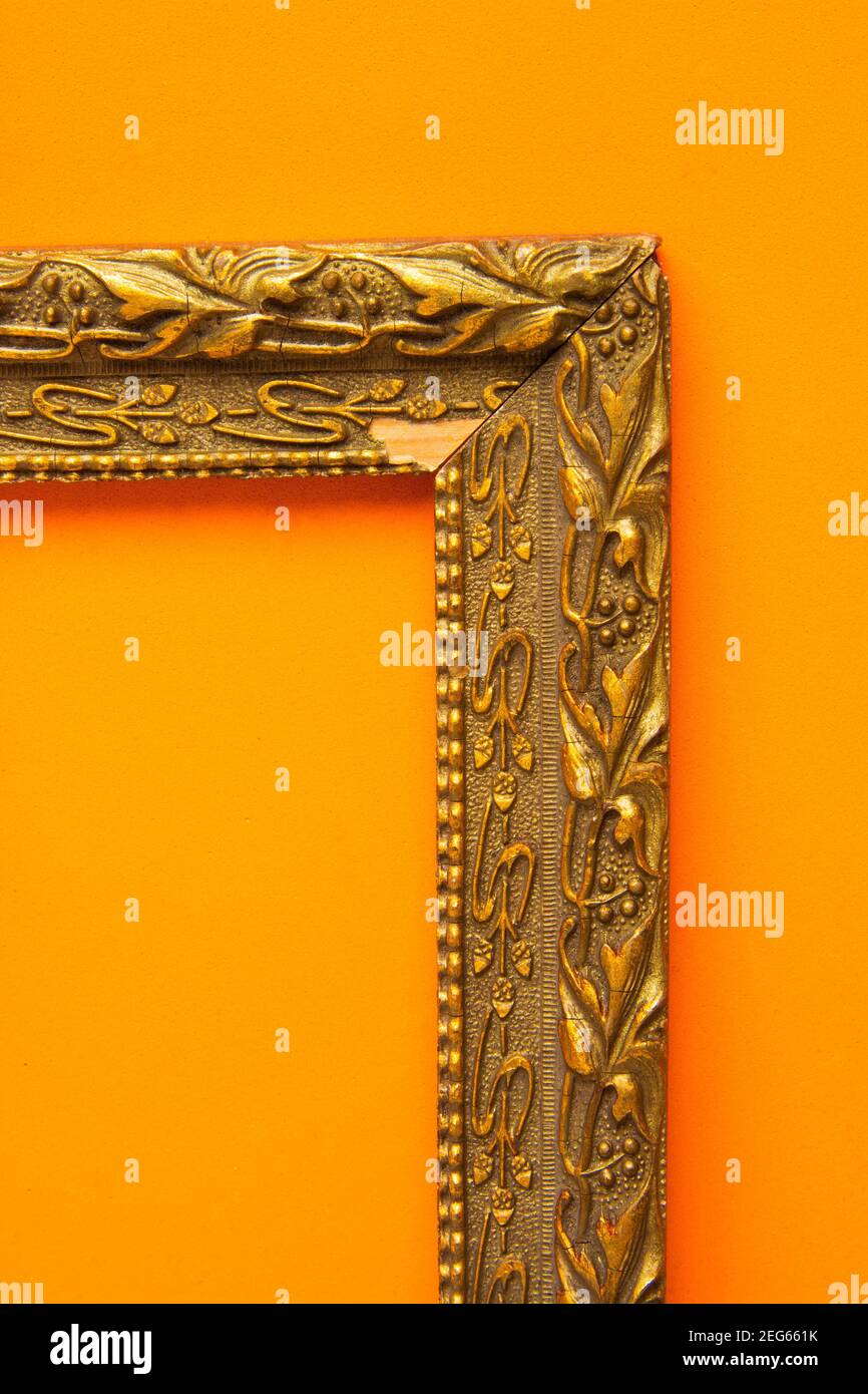 Broken picture frame hires stock photography and images Alamy