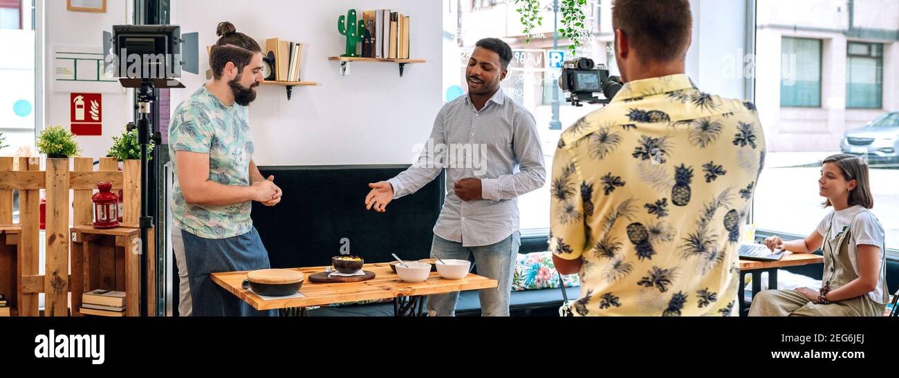 Presenter chef hi-res stock photography and images - Alamy