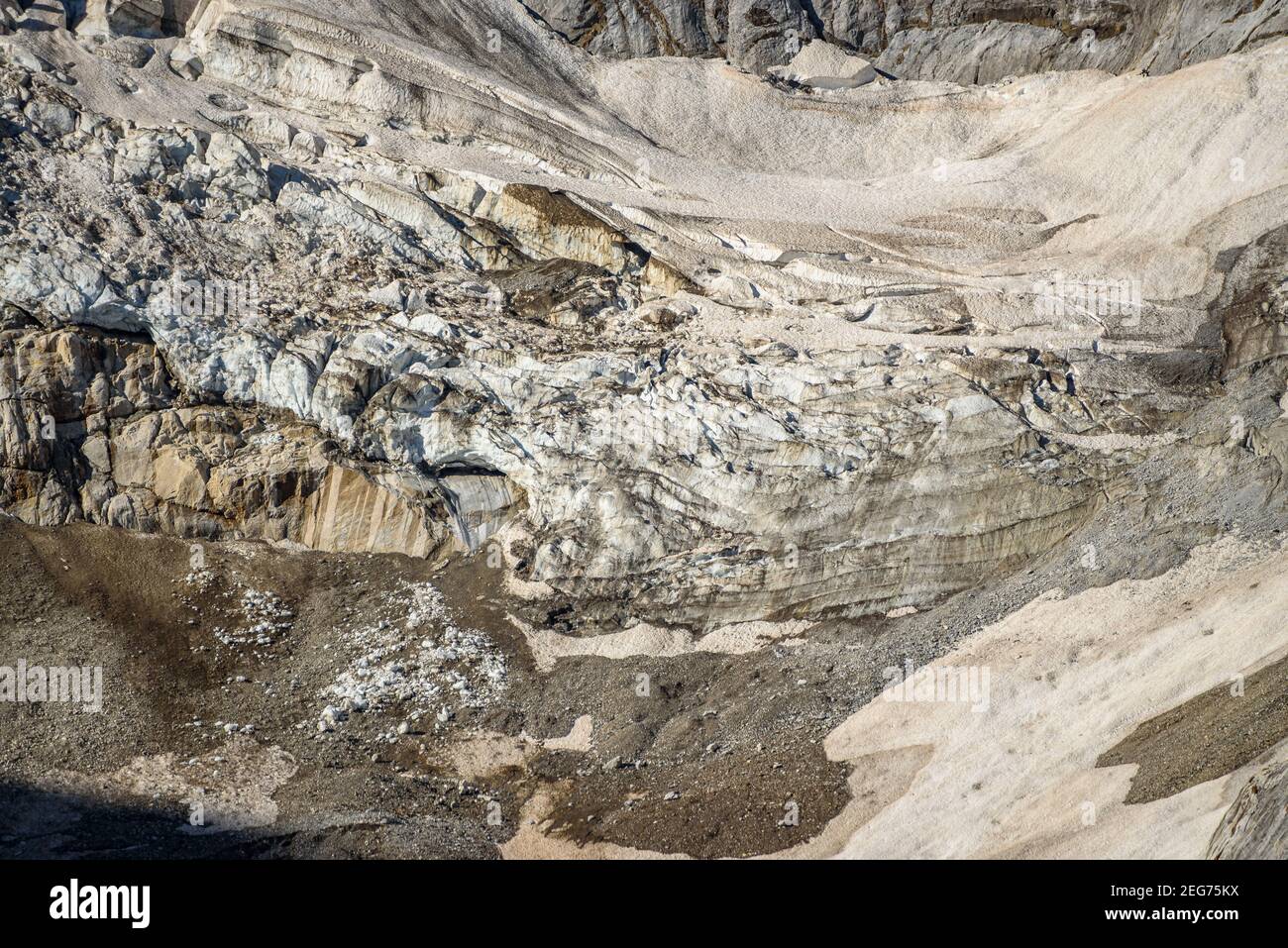 Oulettes Glacier, in the Vignemale massif, seen from the Oulettes de