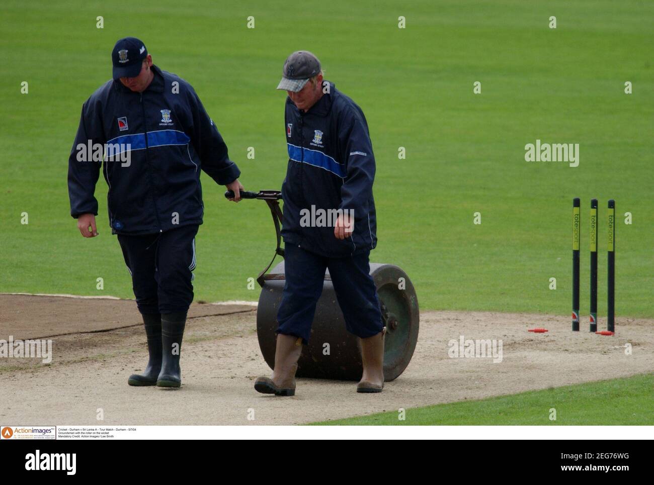 Cricket - Durham v Sri Lanka A - Tour Match - Durham - 5/7/04  Groundsmen with the roller on the wicket  Mandatory Credit: Action Images / Lee Smith Stock Photo