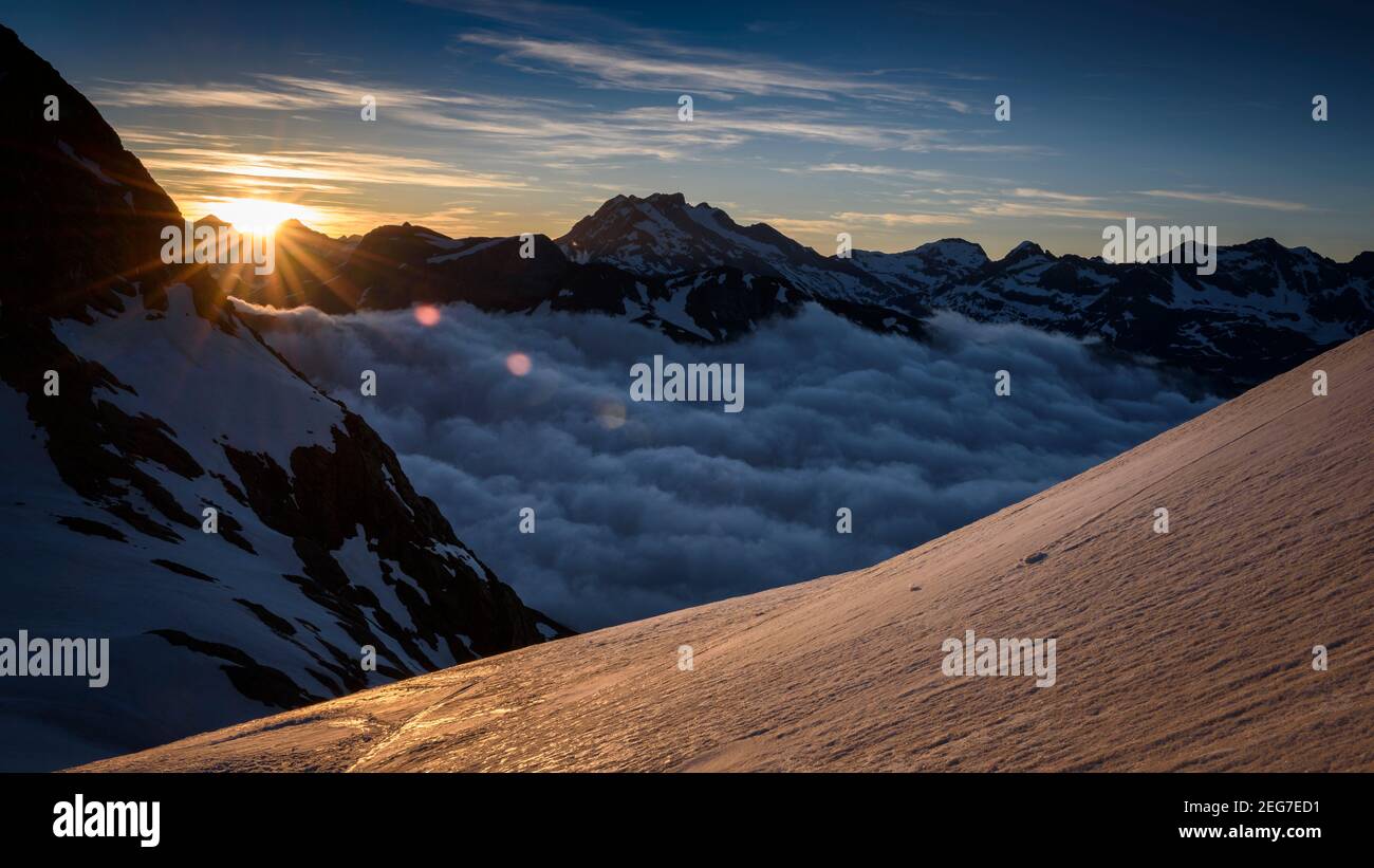 Sunrise at Vignemale range viewed from 'Col de Sarradets' (Gavarnie, France) Stock Photo