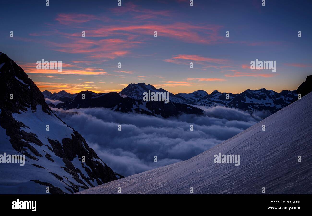 Sunset views to the Vignemale massif, seen from Col de Sarradets (Gavarnie, Pyrenees, France) Stock Photo