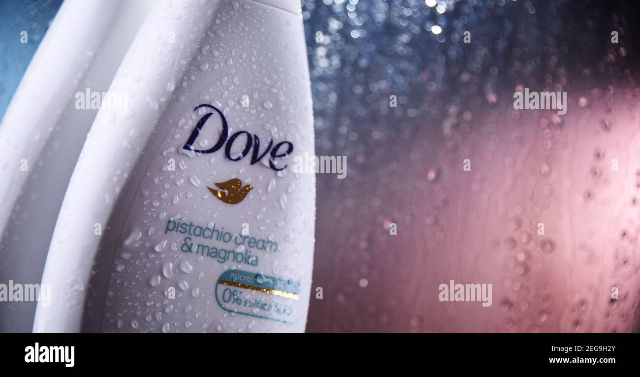 Dove shampoo hires stock photography and images Alamy