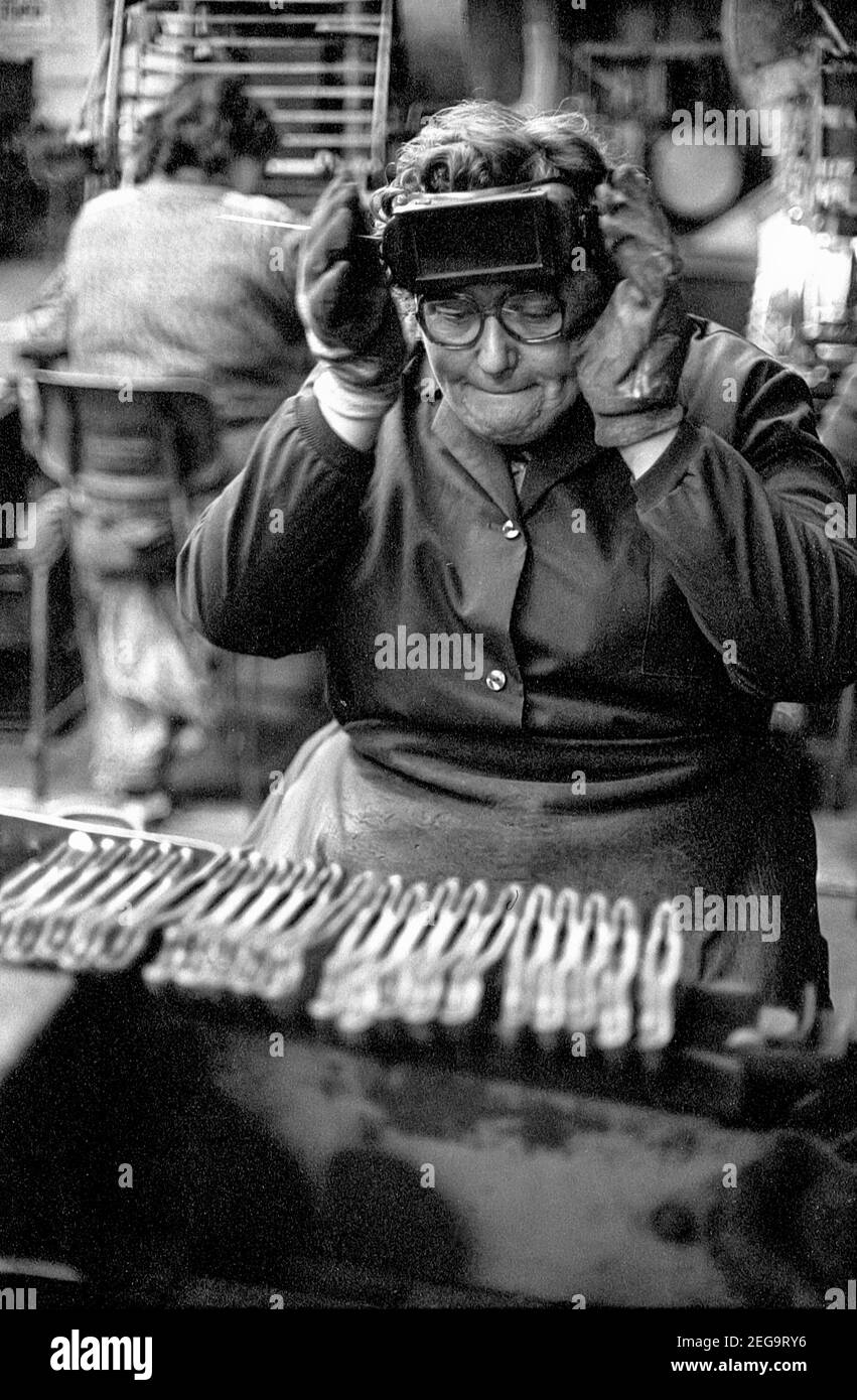 Women welding hi-res stock photography and images - Alamy