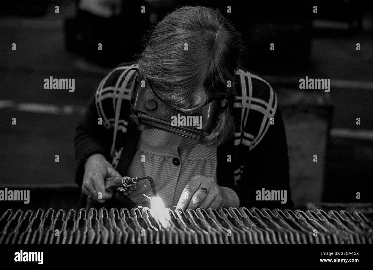Women welding hi-res stock photography and images - Alamy