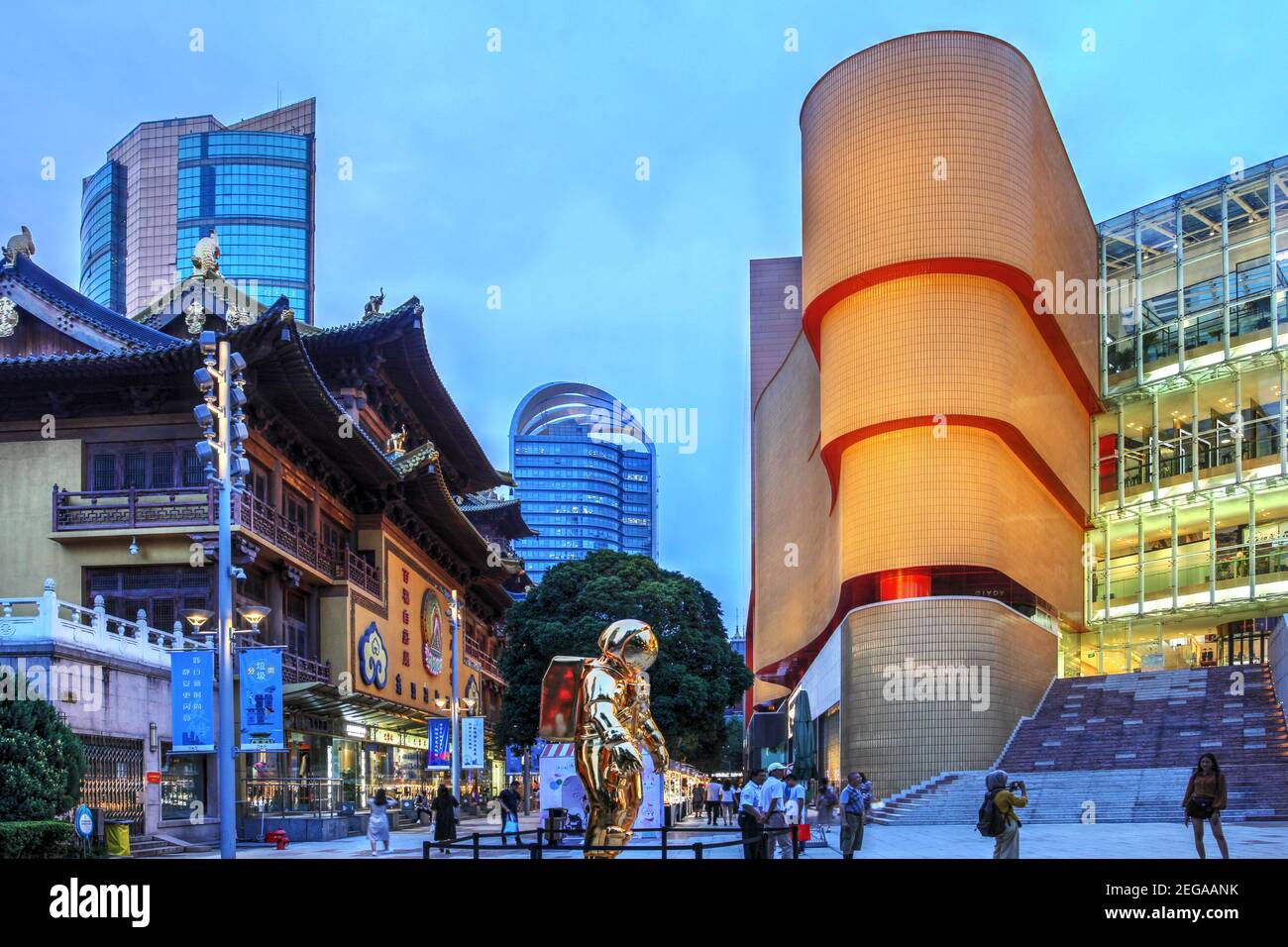 Night scene with the Jing'an Temple and the adjoing Joinbuy Shopping Mall in Shanghai, China at evening time. Stock Photo