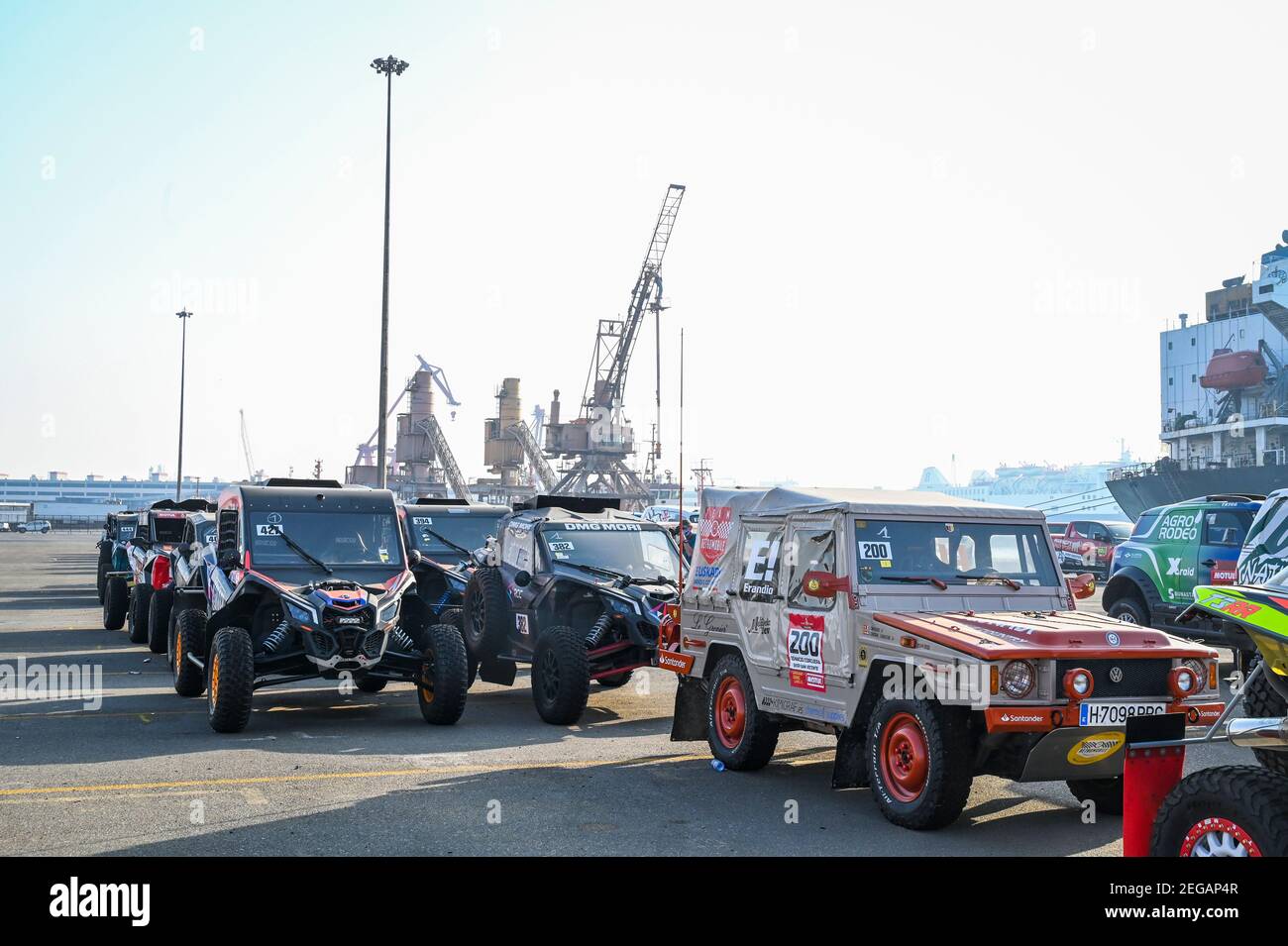 200 Corcuera Ignacio (esp), Iker San Vicente Lauren (esp), Volkswagen, Equipo Euskadi 4x4, Dakar Classic, ambiance in Jeddah harbor during the Dakar 2021's Administrative and Technical scrutineering in Jeddah, Saudi Arabia from January 1 to 2, 2021 - Photo Eric Vargiolu / DPPI Stock Photo