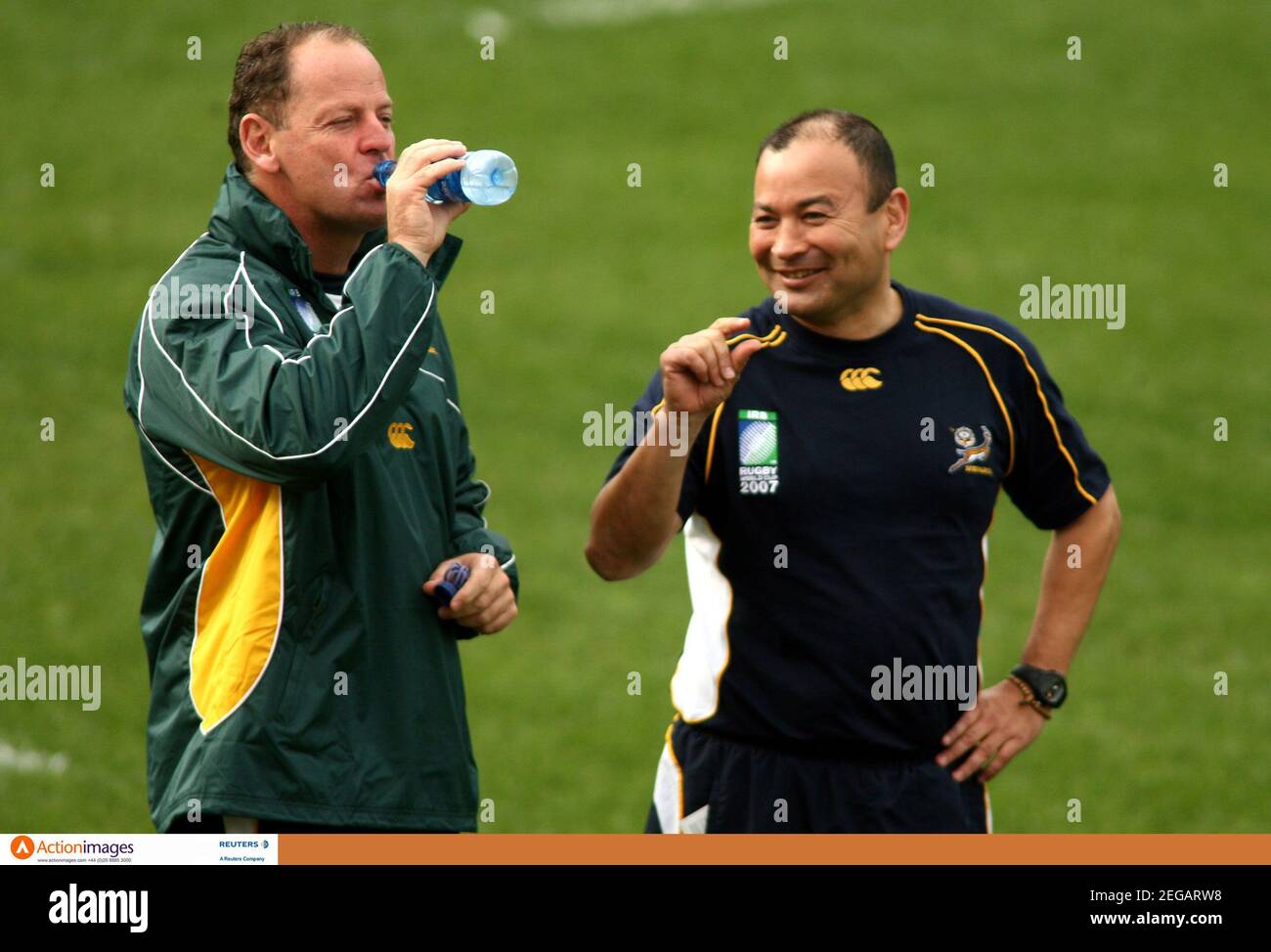 Rugby Union - South Africa Training - Stade Jean Bouin, Marseille, France -  3/10/07 South Africa head coach Jake White (L) with assistant Eddie Jones  (R) during training Mandatory Credit: Action Images /