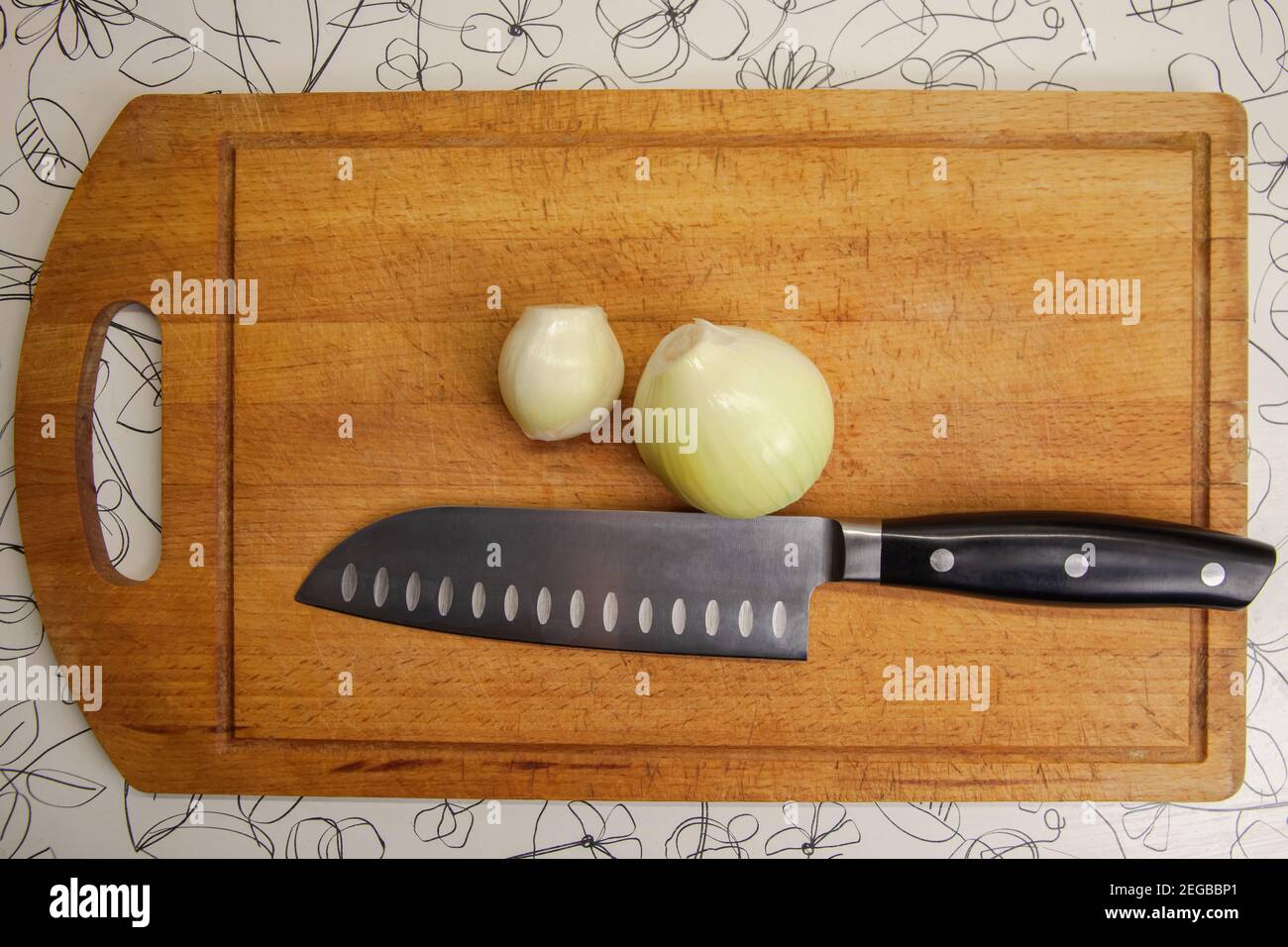 Two fresh peeled onions hi-res stock photography and images - Alamy