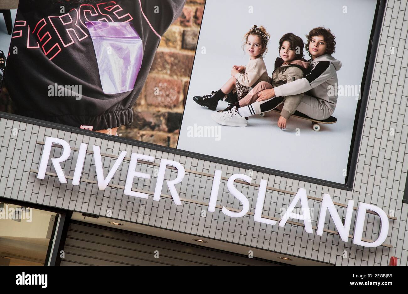 River island retail hi-res stock photography and images - Page 5