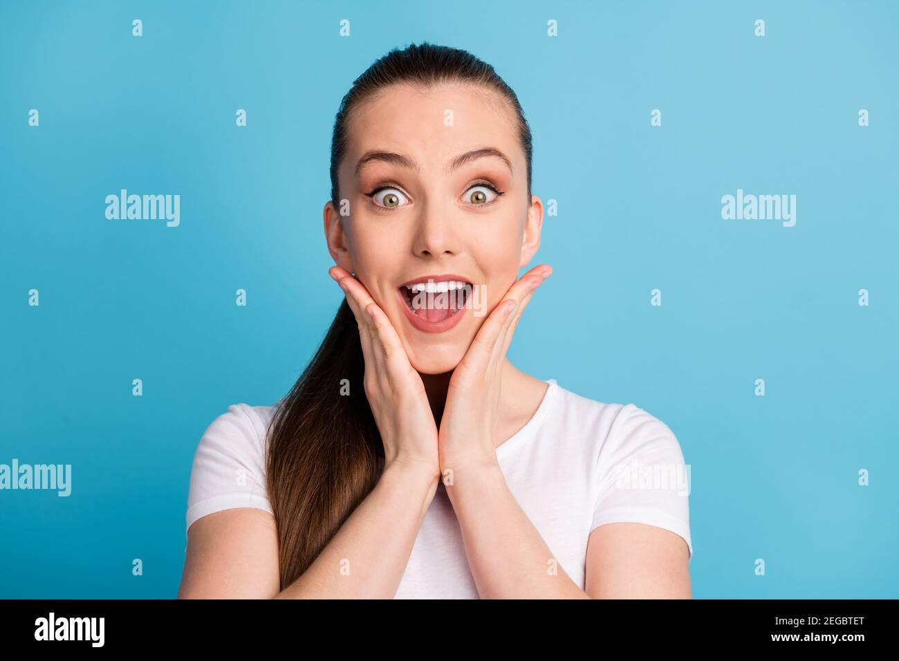 Portrait of astonished positive girl impressed wonderful novelty touch ...
