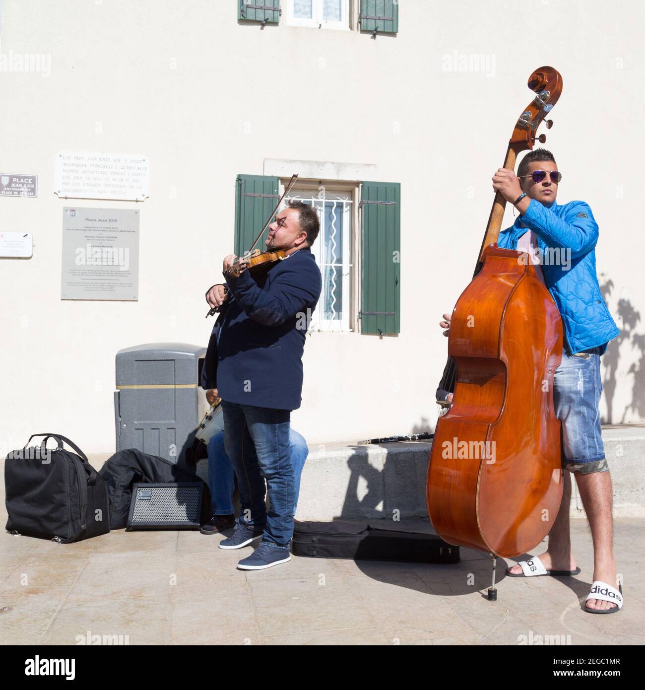 France Saintes Maries De La Mer Romani men playing traditional music in the street during the annual prilgrimage in May. Stock Photo