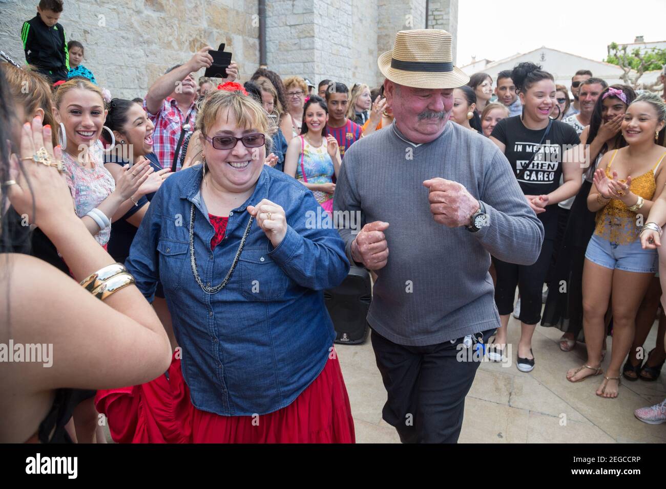 France Saintes Maries De La Mer Roma  dance to traditional music, during the time of  annual procession of Saint Sarah - Stock Image