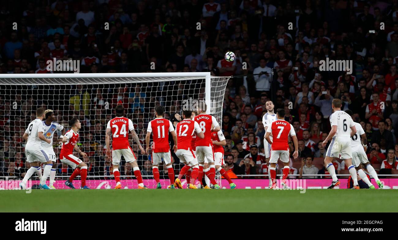 Indirect Free Kick High Resolution Stock Photography And Images Alamy Indirect Free Kick High Resolution Stock Photography And Images Alamy