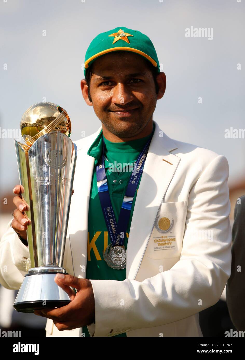 Britain Cricket - Pakistan v India - 2017 ICC Champions Trophy Final The Oval - June 18, 2017 Pakistan's Sarfraz poses as he celebrates winning the ICC Champions Trophy Action