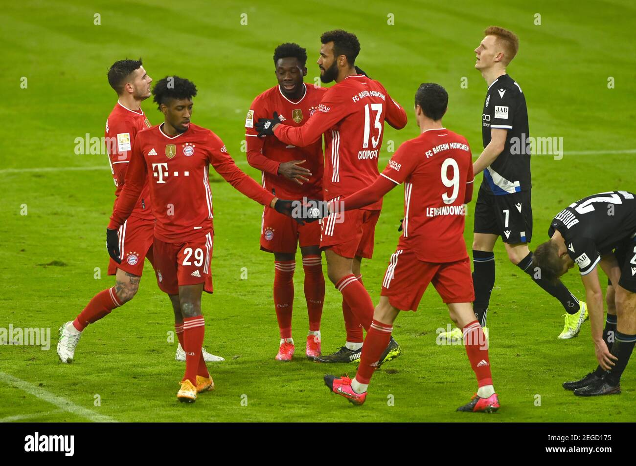 goaljubel um Alphonso DAVIES (FC Bayern Munich) after goal to 3-3 with Eric Maxim Choupo-Moting (FC Bayern Munich). Li: Kingsley COMAN (FC Bayern Munich), Lucas HERNANDEZ (FC Bayern Munich). jubilation, joy, enthusiasm, football 1st Bundesliga season 2020/2021, 21.matchday, matchday21, FC Bayern Munich (M) -Arminia Bielefeld (BI) 3-3. on 02/15/2021. ALLIANZ ARENA, DFL REGULATIONS PROHIBIT ANY USE OF PHOTOGRAPHS AS IMAGE SEQUENCES AND/OR QUASI-VIDEO.EDITORIAL USE ONLY. Photo: Jens Niering/Pool via SVEN SIMON Fotoagentur GmbH & Co. Press photo KG # Prinzess-Luise-Str. 41 # 45479 M uelheim/R Stock Photo