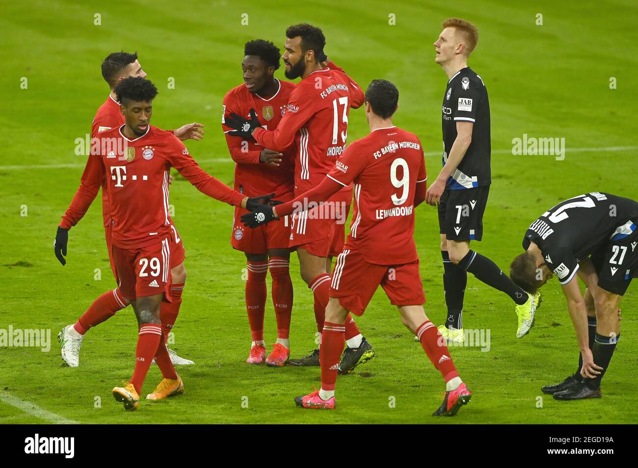 goaljubel um Alphonso DAVIES (FC Bayern Munich) after goal to 3-3 with Eric Maxim Choupo-Moting (FC Bayern Munich). Li: Kingsley COMAN (FC Bayern Munich), Lucas HERNANDEZ (FC Bayern Munich). jubilation, joy, enthusiasm, football 1st Bundesliga season 2020/2021, 21.matchday, matchday21, FC Bayern Munich (M) -Arminia Bielefeld (BI) 3-3. on 02/15/2021. ALLIANZ ARENA, DFL REGULATIONS PROHIBIT ANY USE OF PHOTOGRAPHS AS IMAGE SEQUENCES AND/OR QUASI-VIDEO.EDITORIAL USE ONLY. Photo: Jens Niering/Pool via SVEN SIMON Fotoagentur GmbH & Co. Press photo KG # Prinzess-Luise-Str. 41 # 45479 M uelheim/R Stock Photo