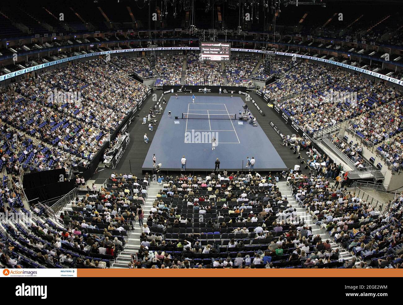 Tennis - Betfair Turbo Tennis - O2 Arena, London - 15/9/07 Great Britain's  Andy Murray (top) and