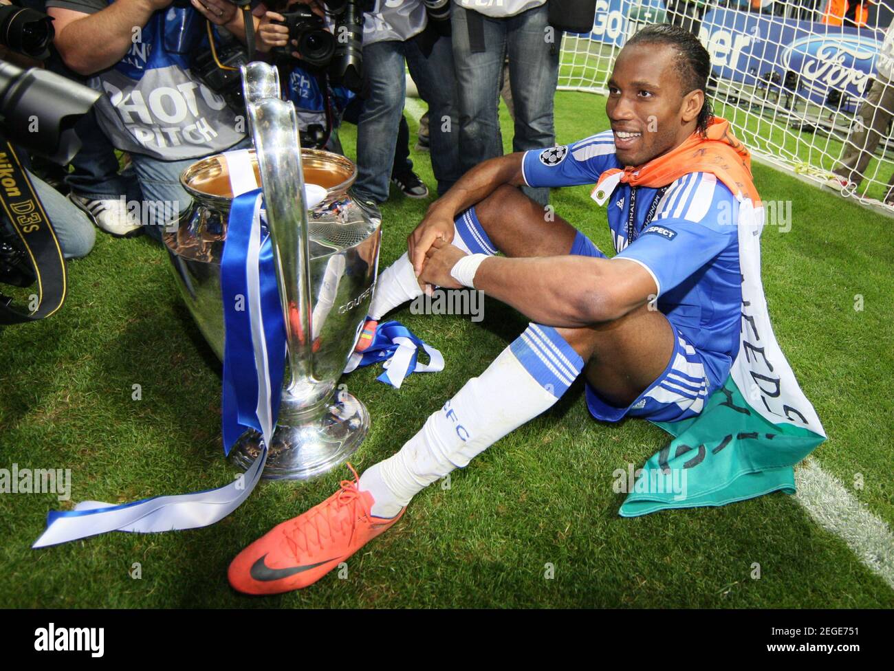 Football - Bayern Munich v Chelsea 2012 UEFA Champions League Final -  Allianz Arena, Munich, Germany - 19/5/12 Chelsea's Didier Drogba celebrates  with the trophy after winning the 2012 UEFA Champions League