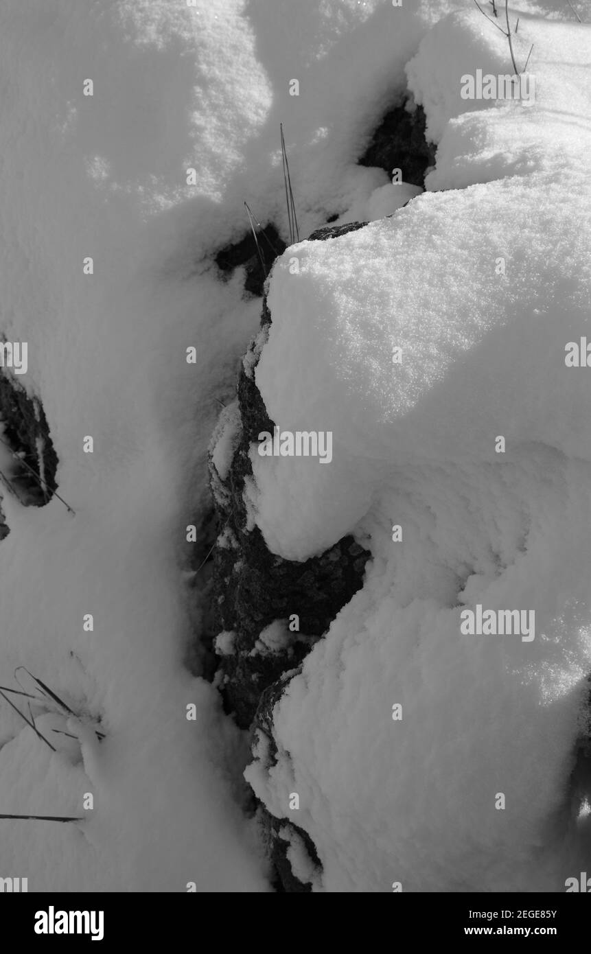 Heart snow : images of winter (con una 'mirada distinta ' a la nieve posada en objetos y los rastros y huellas, y diferentes  formaciones de hielo ) Stock Photo