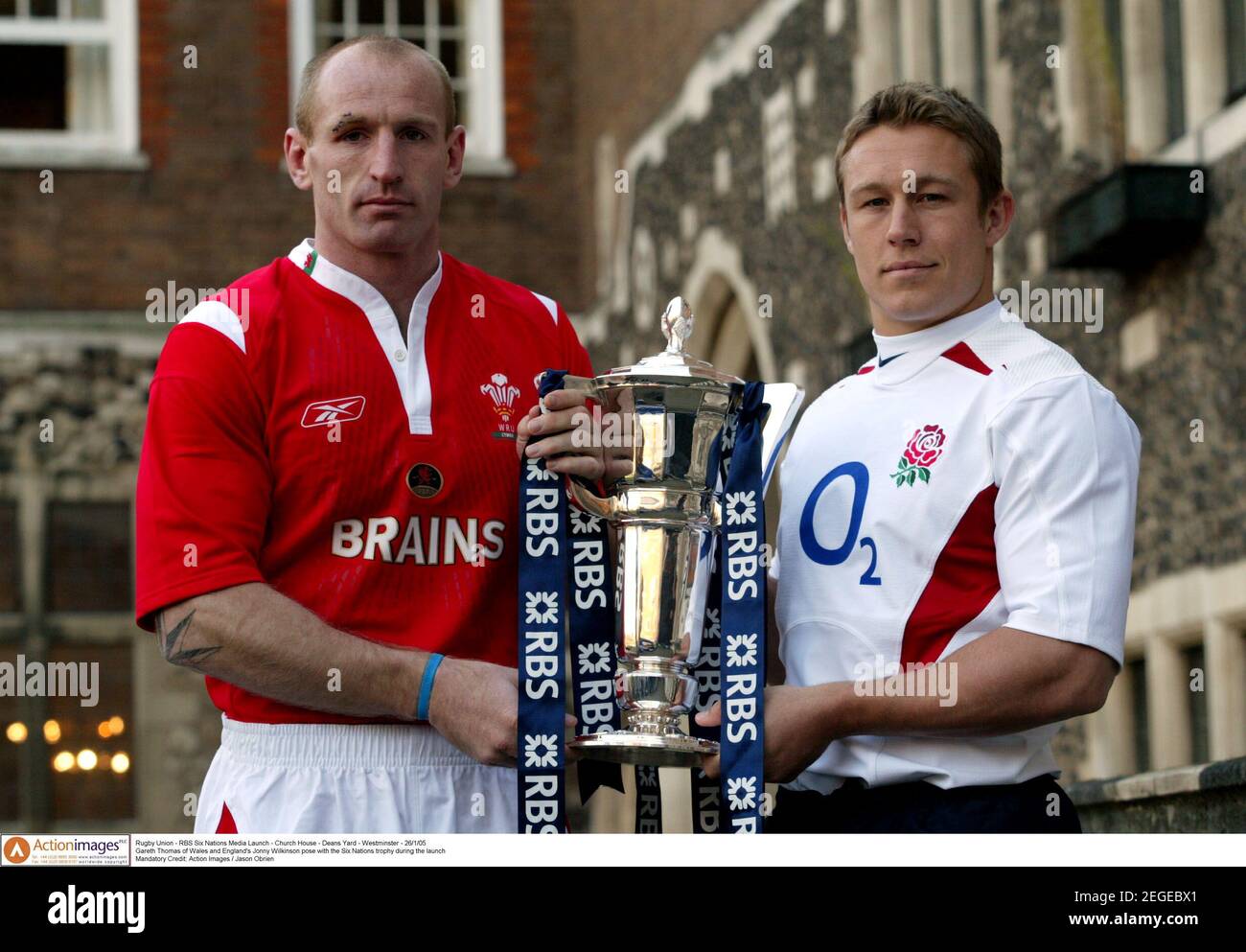 Rugby Union Rbs Six Nations Media Launch Church House Deans Yard Westminster 26 1 05 Gareth Thomas Of Wales And England S Jonny Wilkinson Pose With The Six Nations Trophy