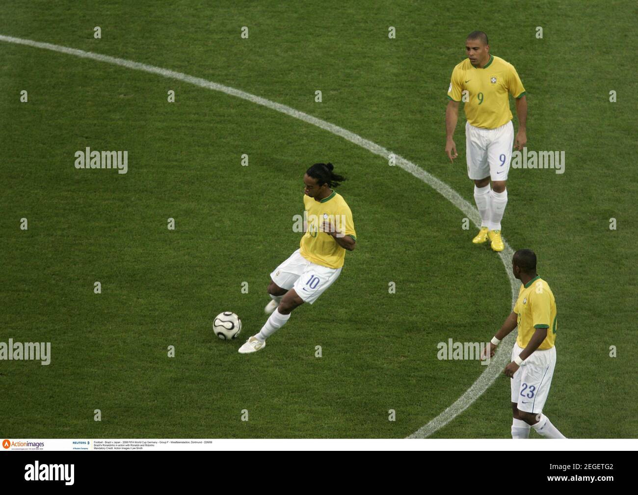 Football Brazil V Japan 06 Fifa World Cup Germany Group F Westfalenstadion Dortmund 22 6 06 Brazil S Ronaldinho In Action With Ronaldo And Robinho Mandatory Credit Action Images Lee Smith Stock Photo Alamy