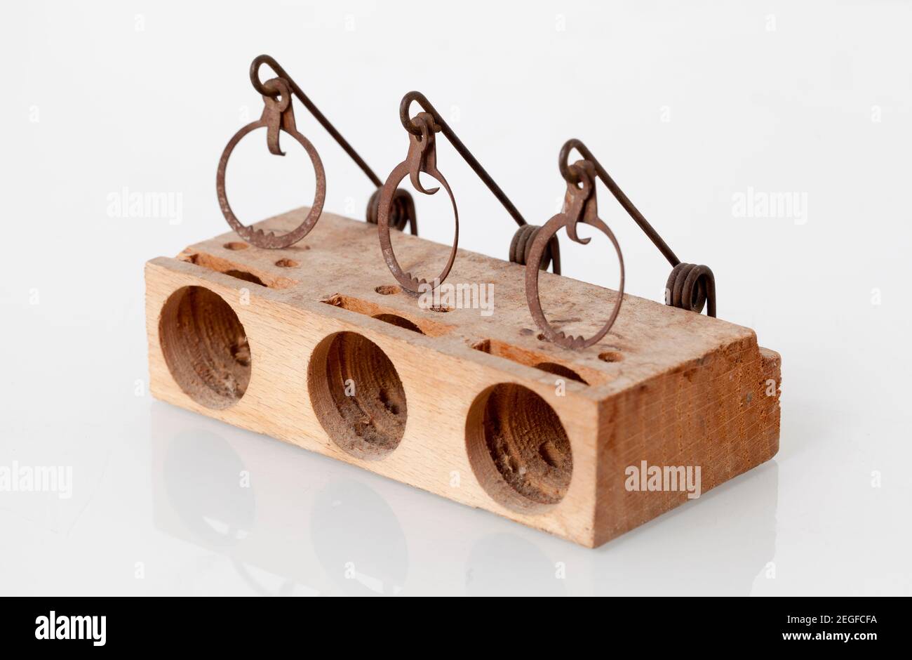 Vintage animal traps hi-res stock photography and images - Alamy