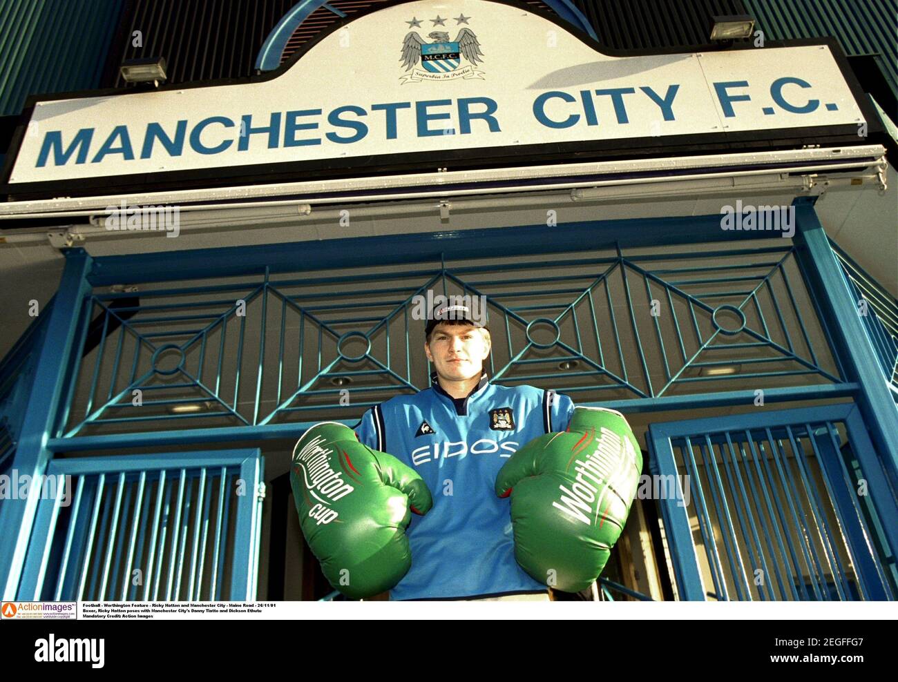 Football - Worthington Feature - Ricky Hatton and Manchester City - Maine  Road - 26/11/01 Boxer, Ricky Hatton Mandatory Credit: Action Images Boxing  Stock Photo - Alamy