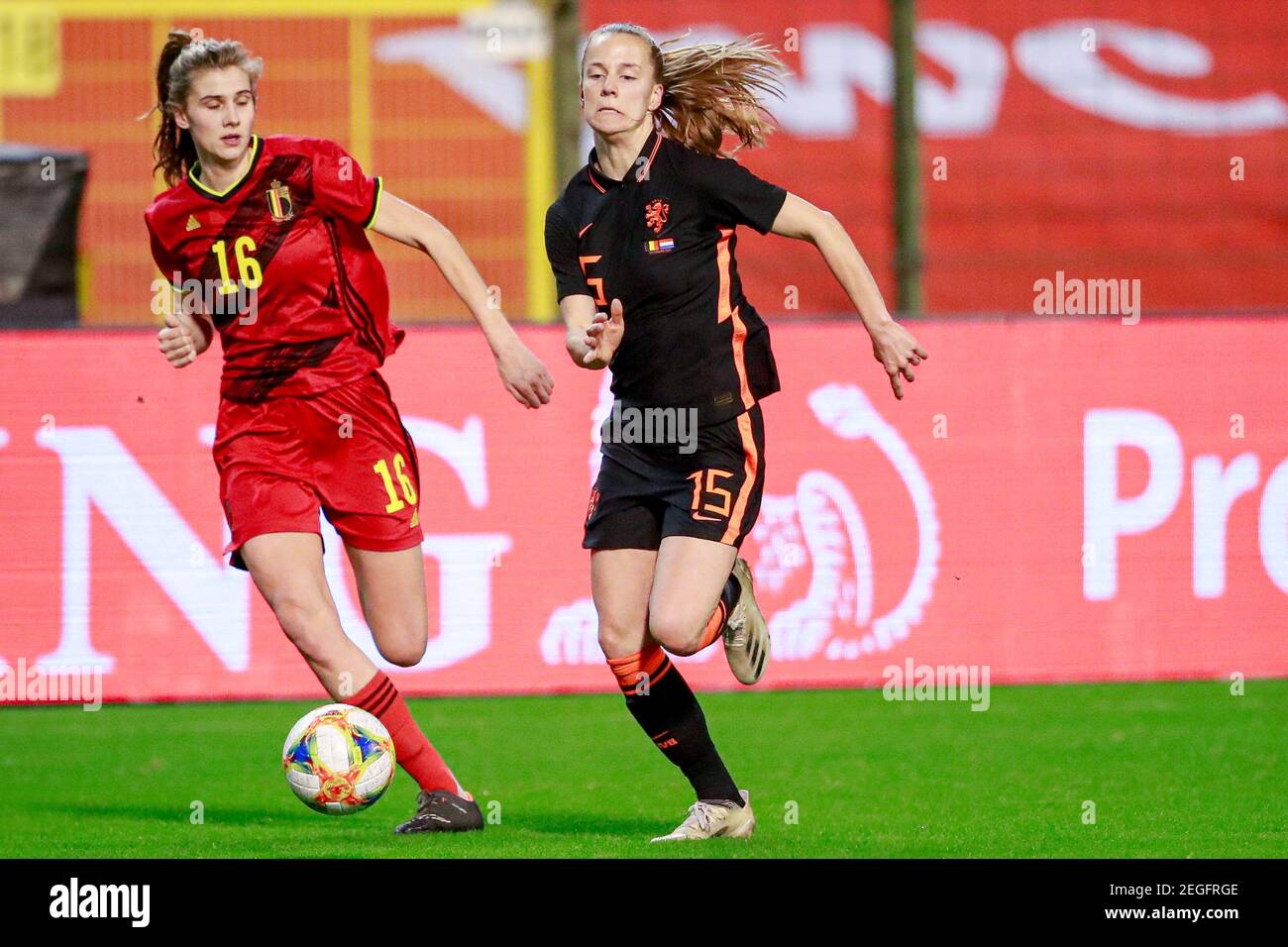 BRUXELLES, NETHERLANDS - FEBRUARY 18: Marie Minnaert of Belgium, Lynn Wilms  of the Netherlands during the International Friendly Match match between  Belgium Women and Netherlands Women at Stade Roi Baudouin on February