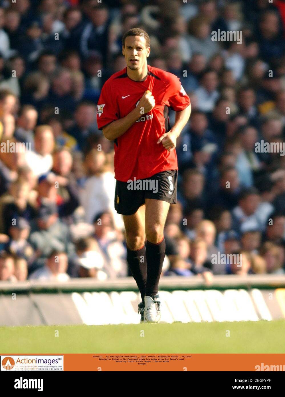 Football Fa Barclaycard Premiership Leeds United V Manchester United 18 10 03 Manchester United S Rio Ferdinand Grabs His Badge After Roy Keane S Goal Mandatory Credit Action Images Darren Walsh Livepic Stock Photo Alamy