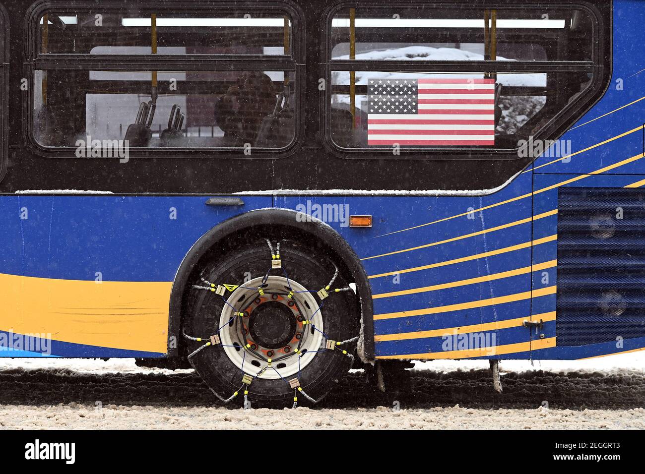 Snow chains bus hires stock photography and images Alamy