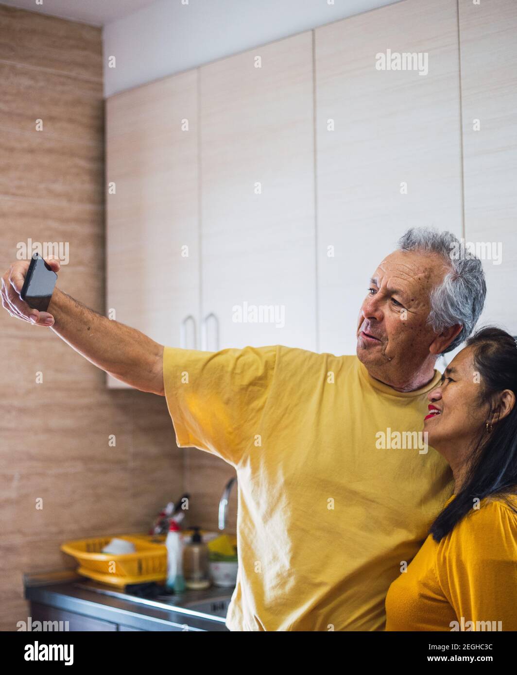 Married couple in middle age hi-res stock photography and images - Alamy