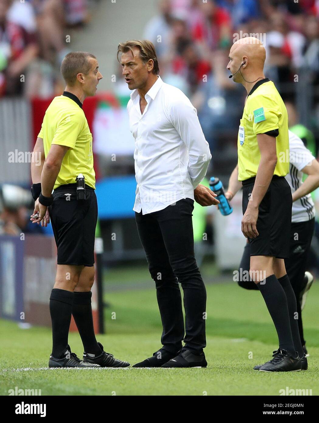 Soccer Football - World Cup - Group B - Portugal vs Morocco - Luzhniki  Stadium, Moscow, Russia - June 20, 2018 Morocco coach Herve Renard  remonstrates with referee Mark Geiger REUTERS/Carl Recine Stock Photo -  Alamy