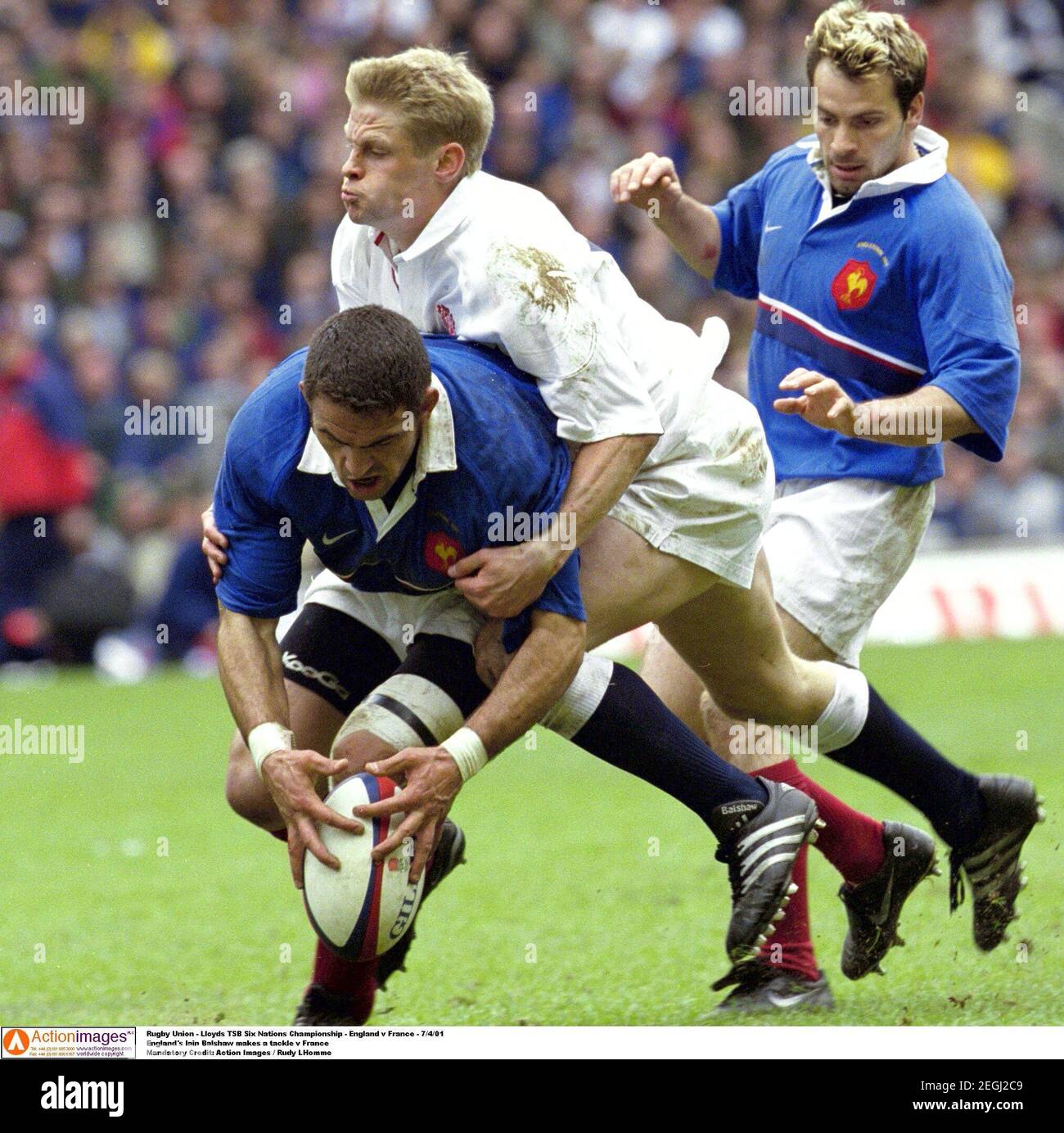 Rugby Union Lloyds Tsb Six Nations Championship England V France 7 4 01 England S Iain Balshaw Tackles France S Fabrice Landreau Mandatory Credit Action Images Rudy Lhomme Stock Photo Alamy