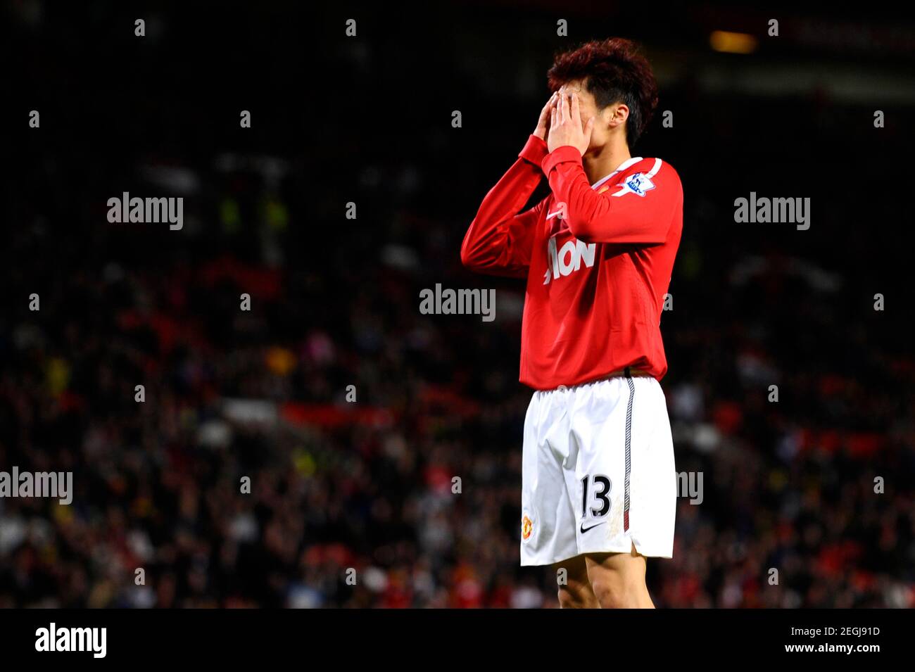 Football - Manchester United v Wolverhampton Wanderers Carling Cup Fourth Round - Old Trafford - 10/11 - 26/10/10 A dejected Ji Sung Park Manchester United Mandatory Credit: Action Images / Jason Cairnduff Stock Photo - Alamy Football - Manchester United v Wolverhampton Wanderers Carling Cup Fourth Round - Old Trafford - 10/11 - 26/10/10 A dejected Ji Sung Park Manchester United Mandatory Credit: Action Images / Jason Cairnduff Stock Photo - Alamy