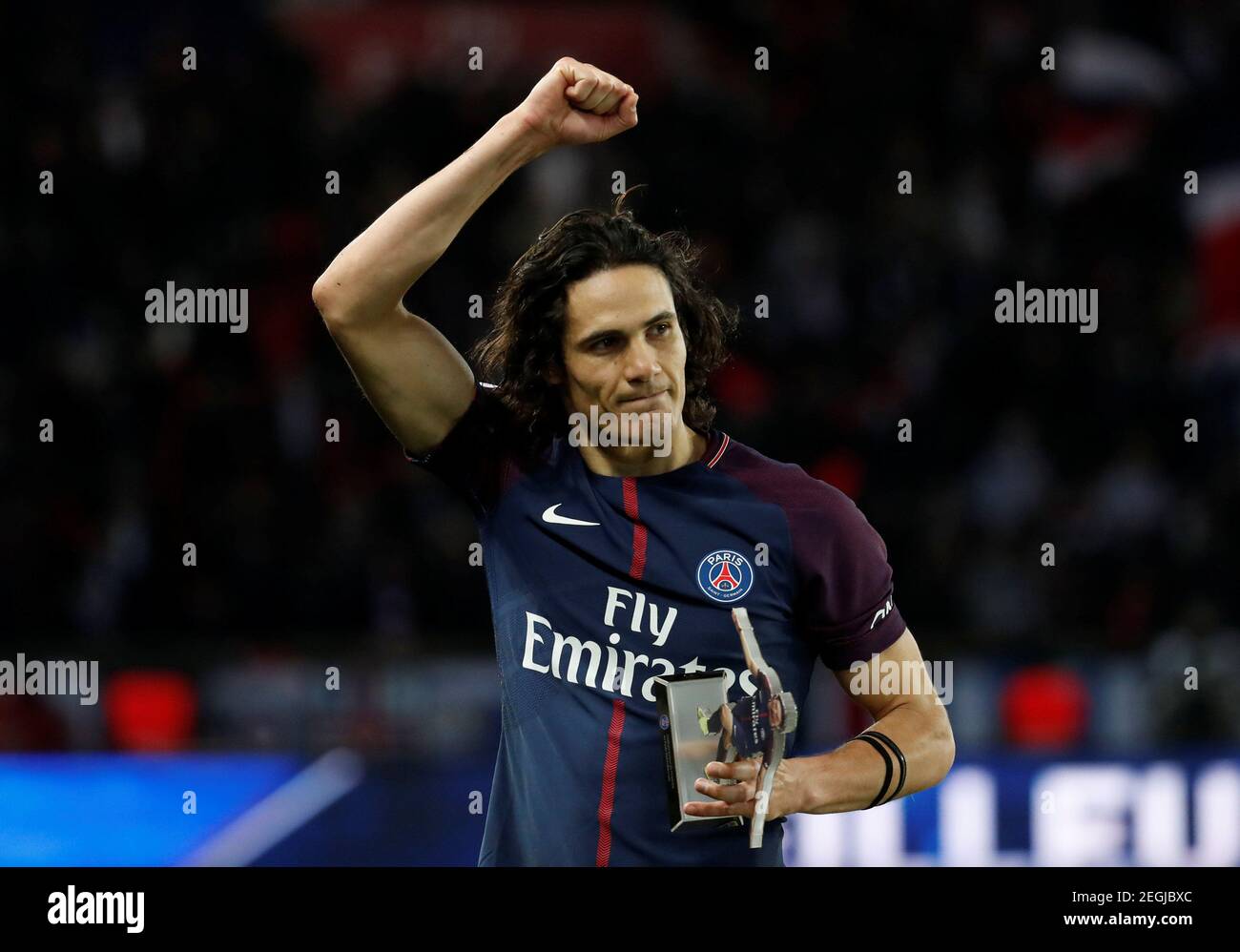 Soccer Football Ligue 1 Paris St Germain Vs Montpellier Parc Des Princes Paris France January 27 18 Paris Saint Germain S Edinson Cavani Celebrates With A Trophy Becoming The Club S